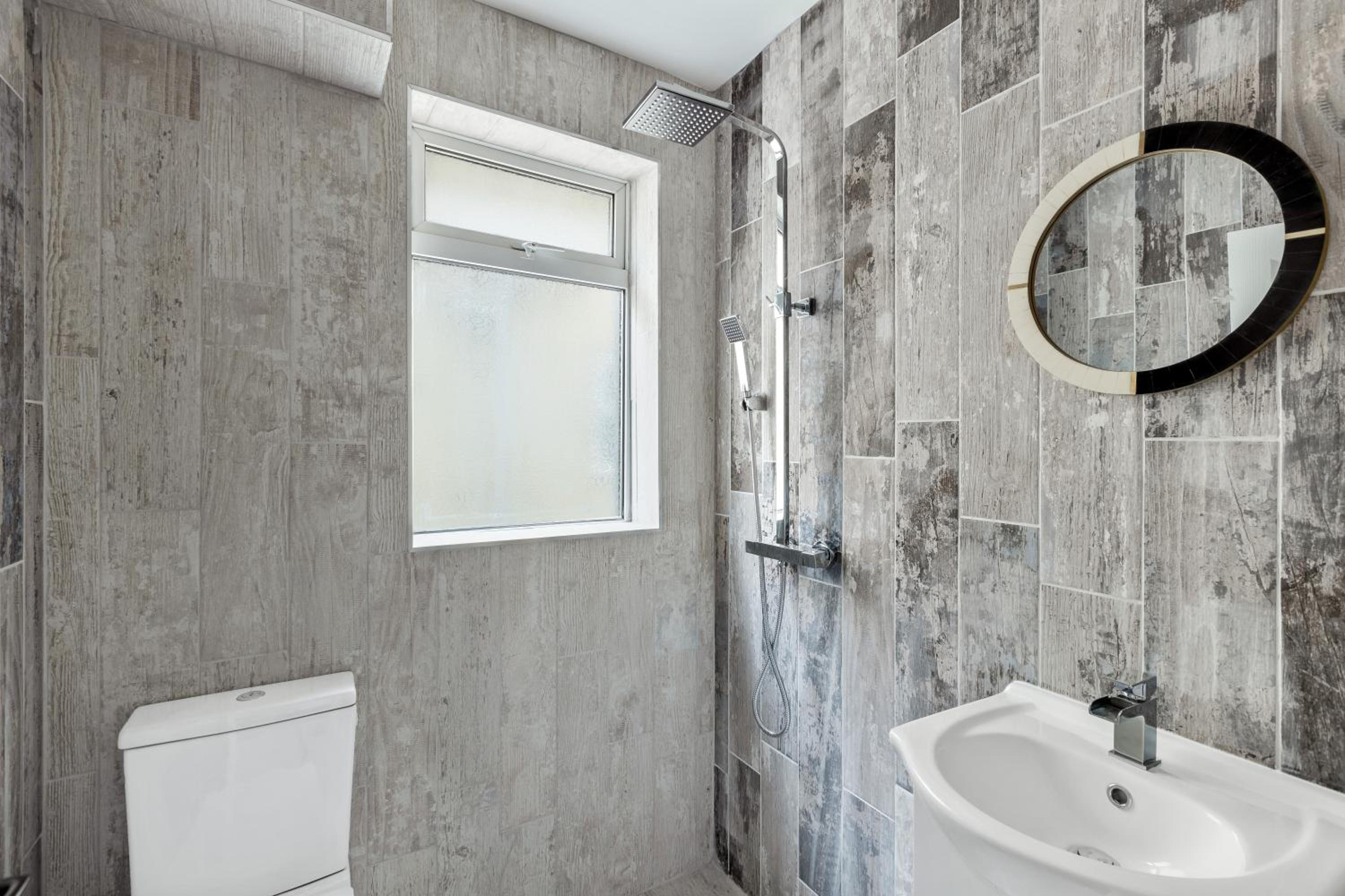 Four-Bedroom Apartment - Photo 10