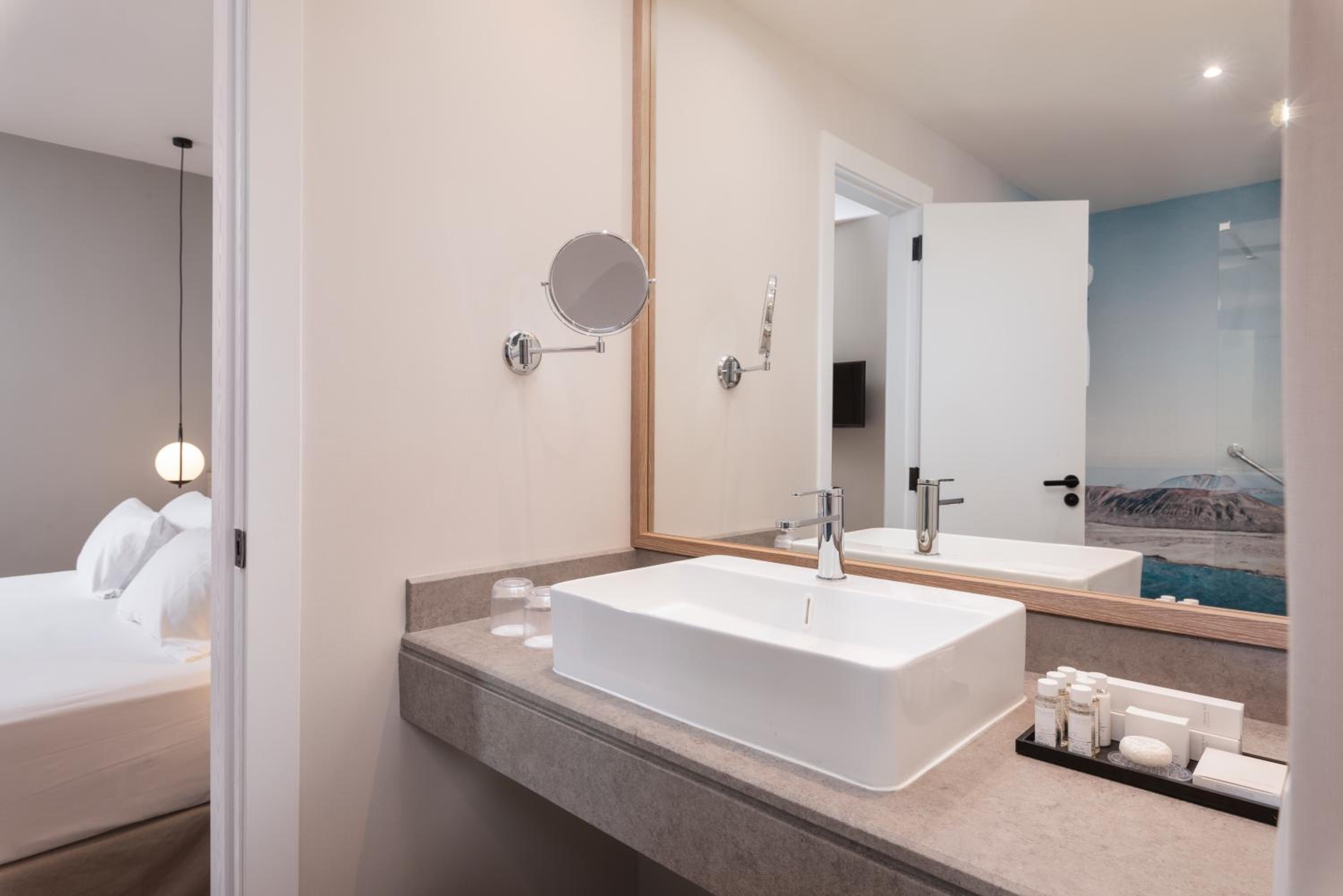 Junior Suite Deluxe (3 Adults +1 Child) photo 3