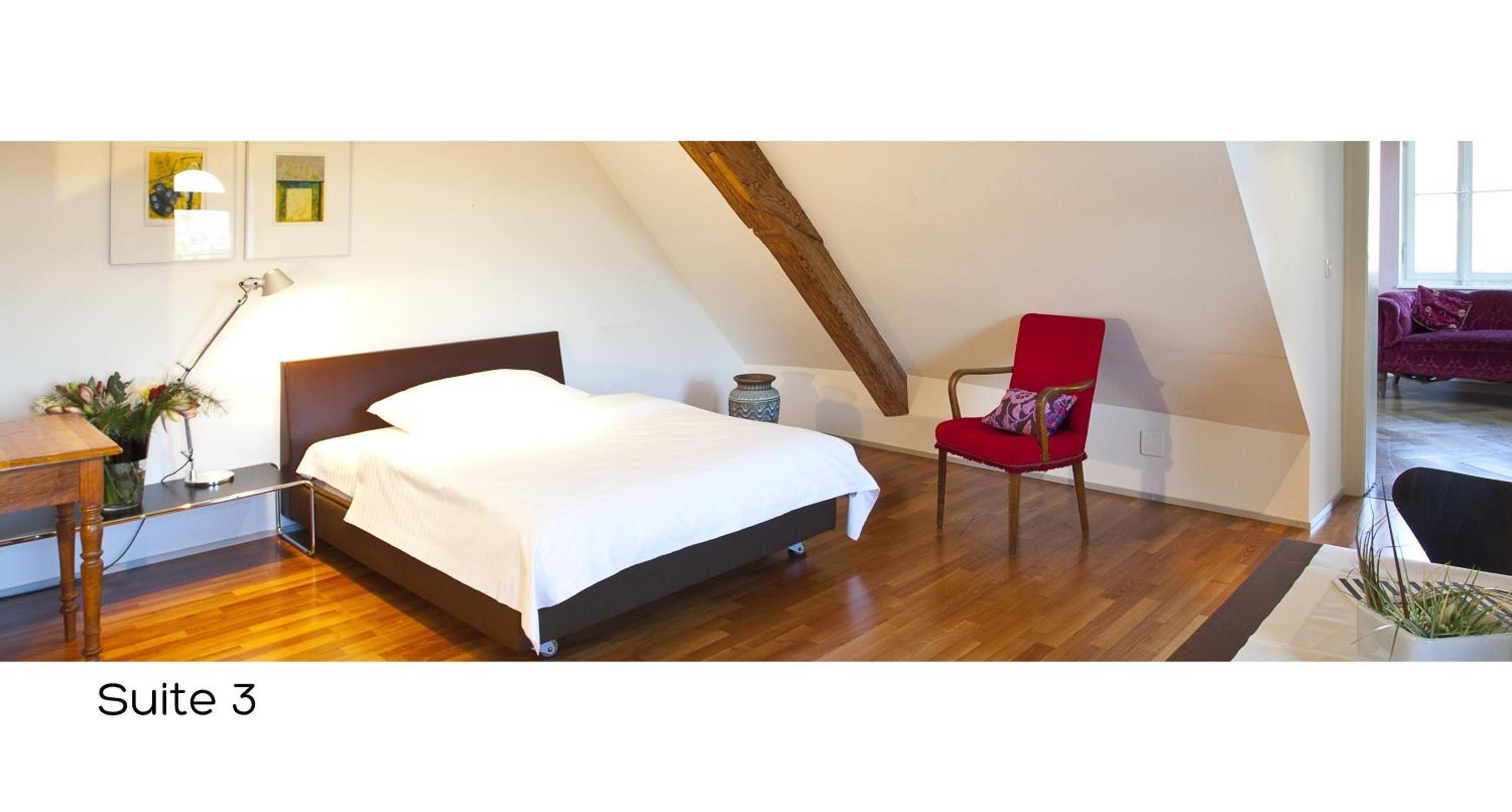Suite - Photo 19