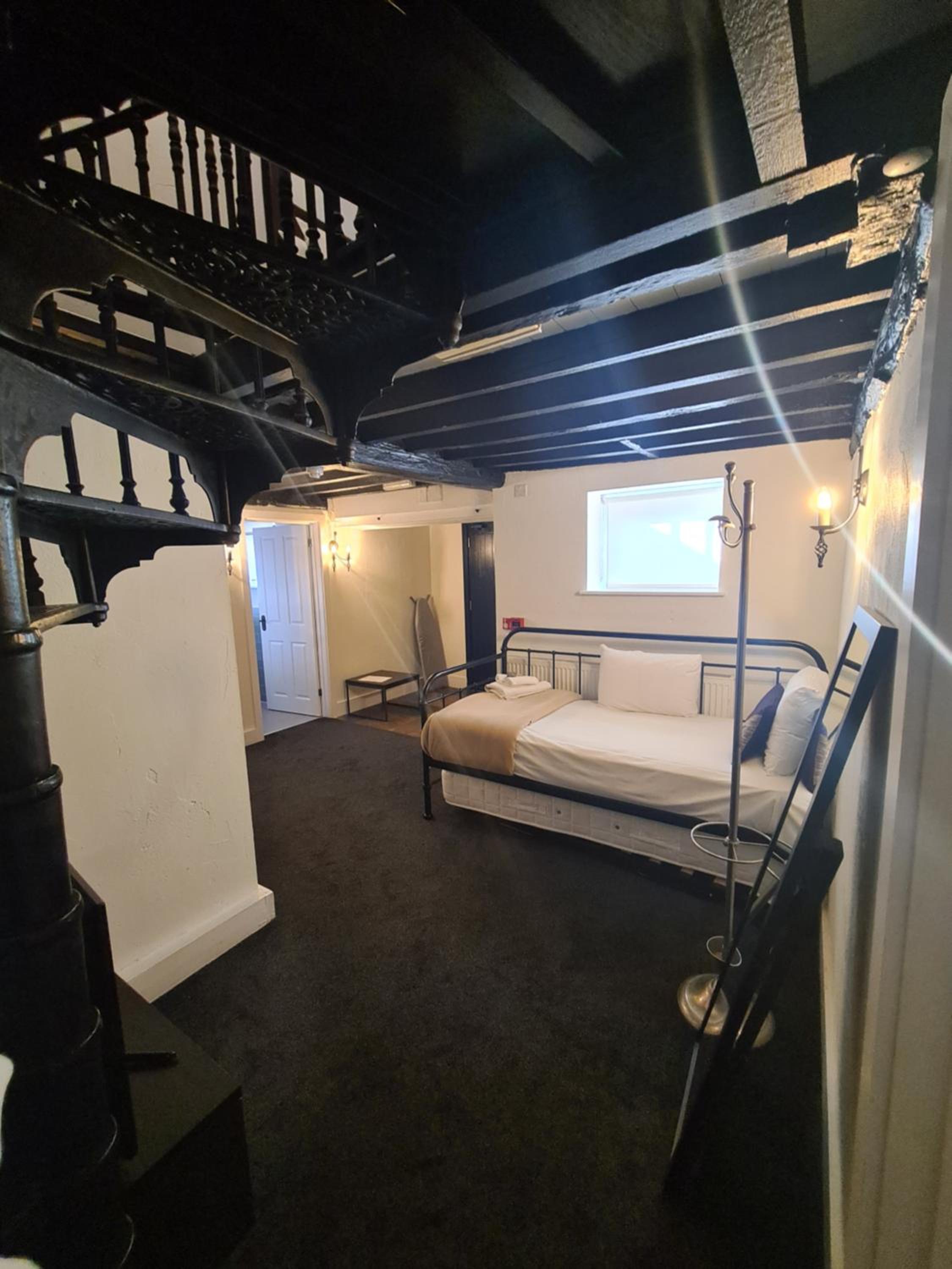Superior Deluxe Double Room  - Photo 6