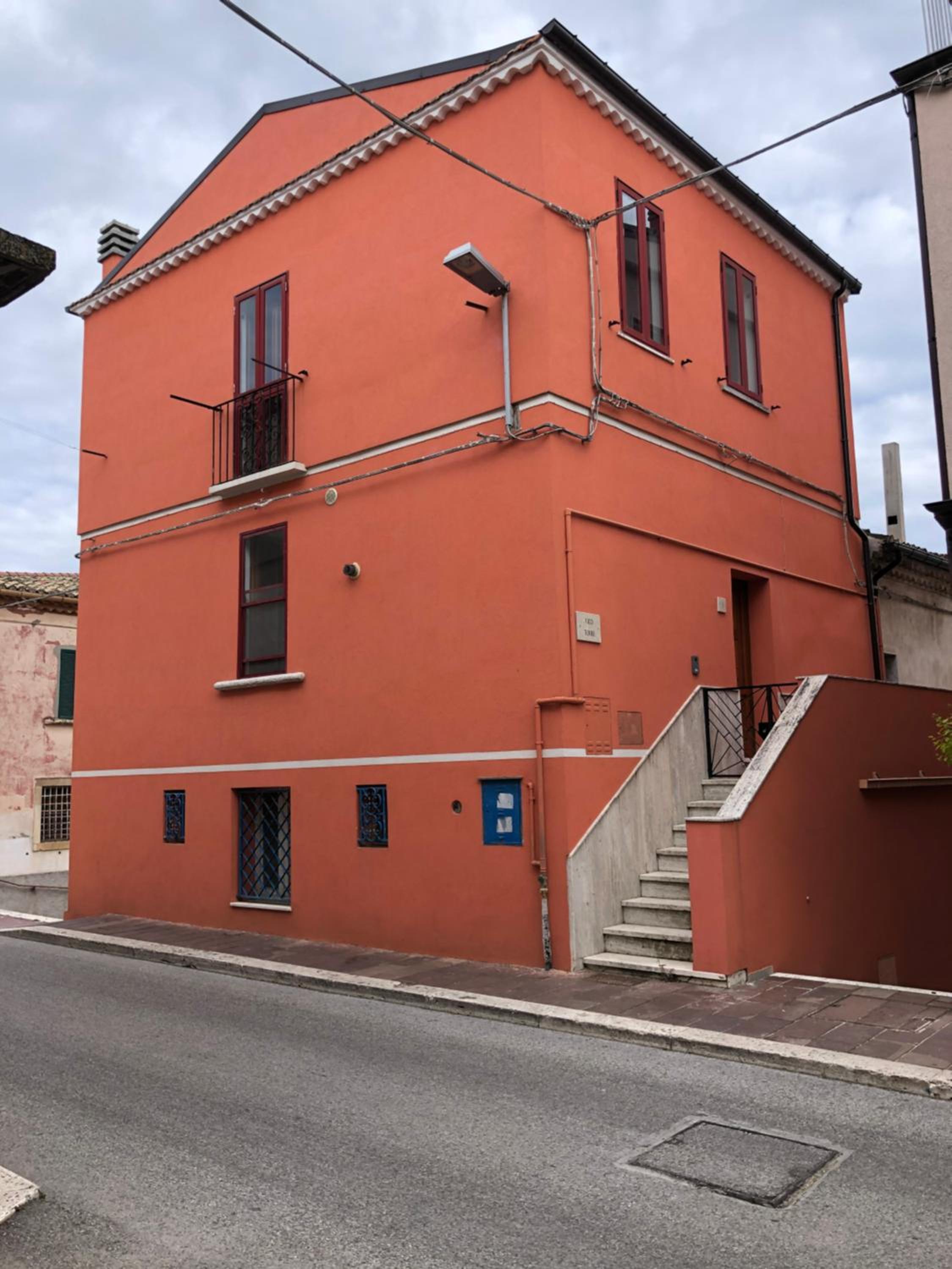 Two-Bedroom House - Photo 1