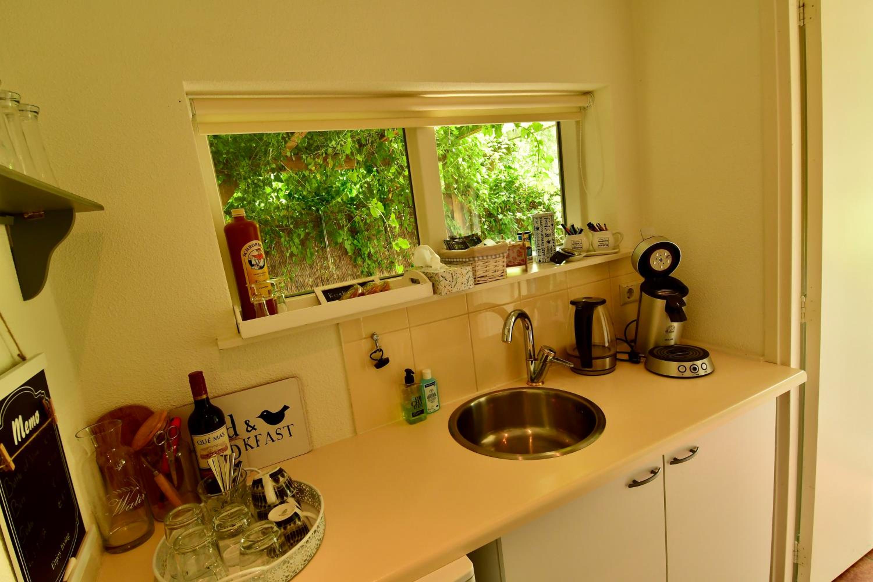 Double Room with Garden View - Photo 4