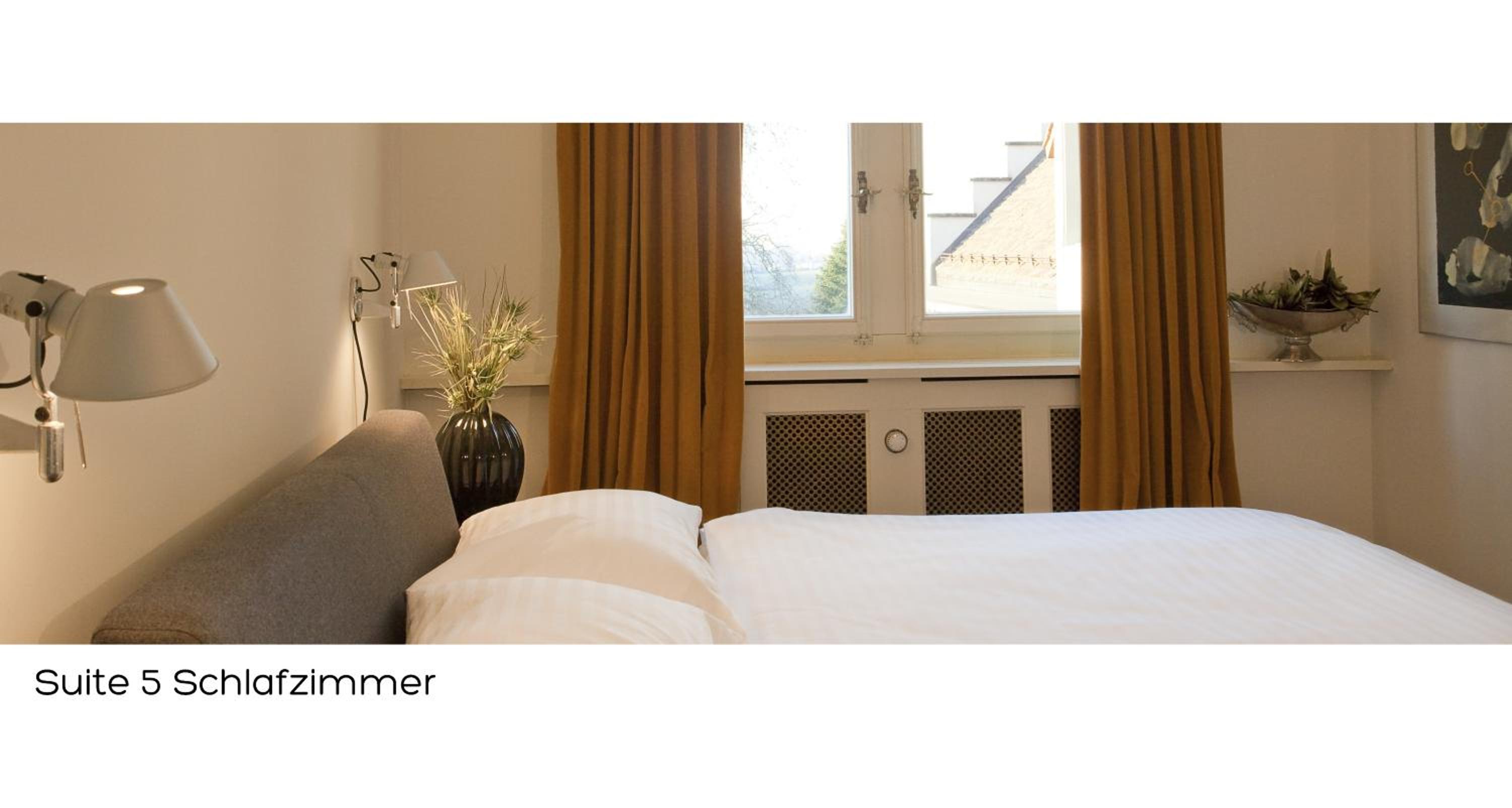 Suite - Photo 18