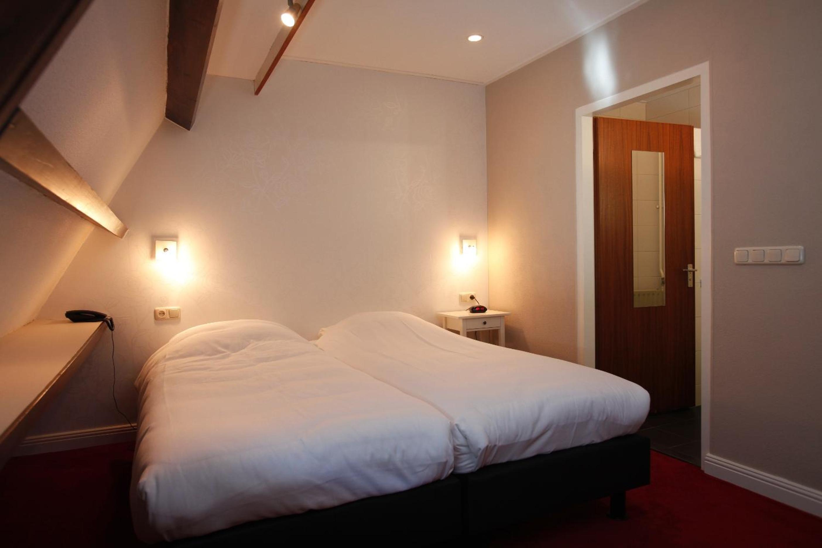 Standard Twin Room - Photo 2