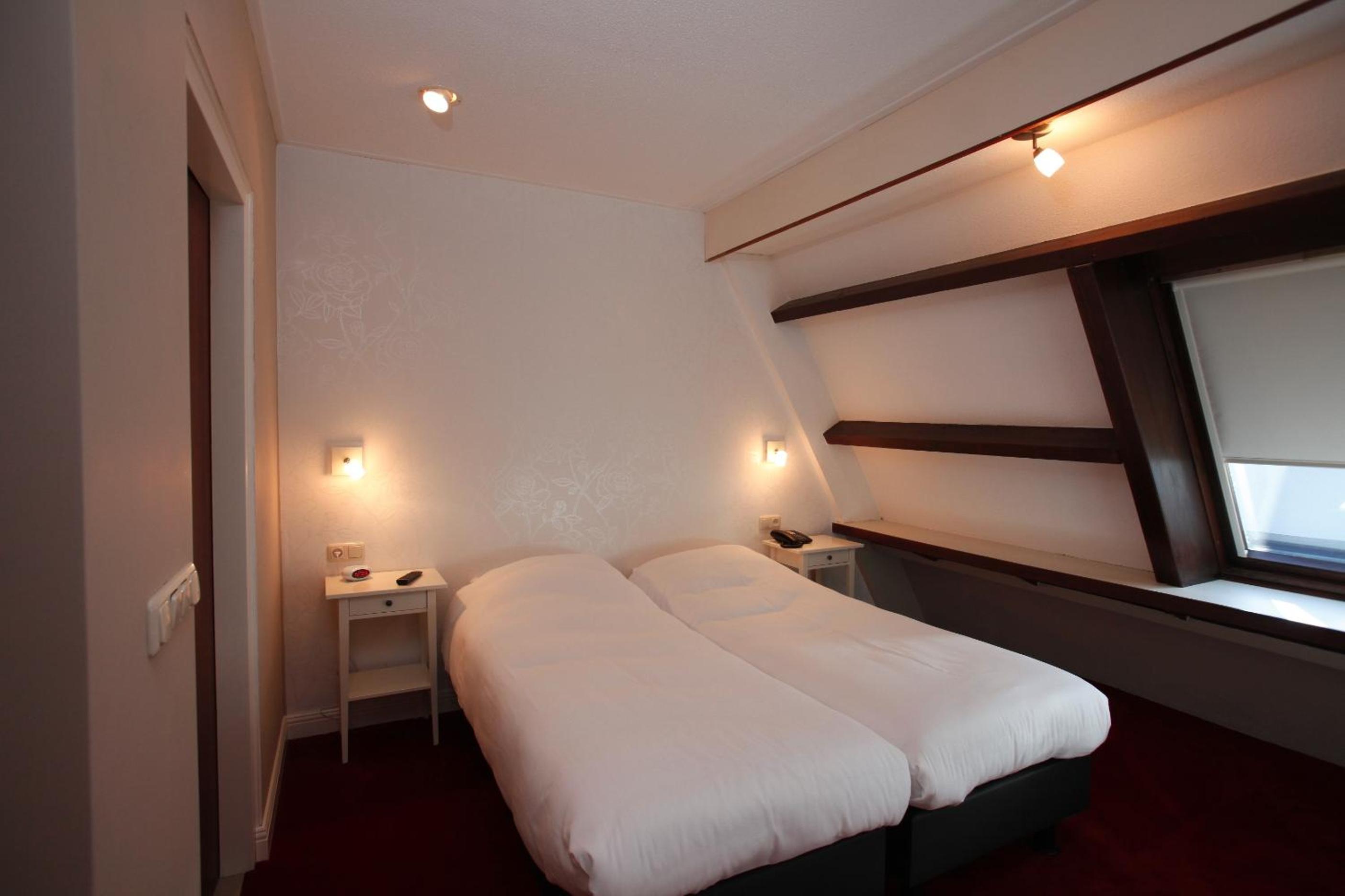 Standard Twin Room - Photo 3