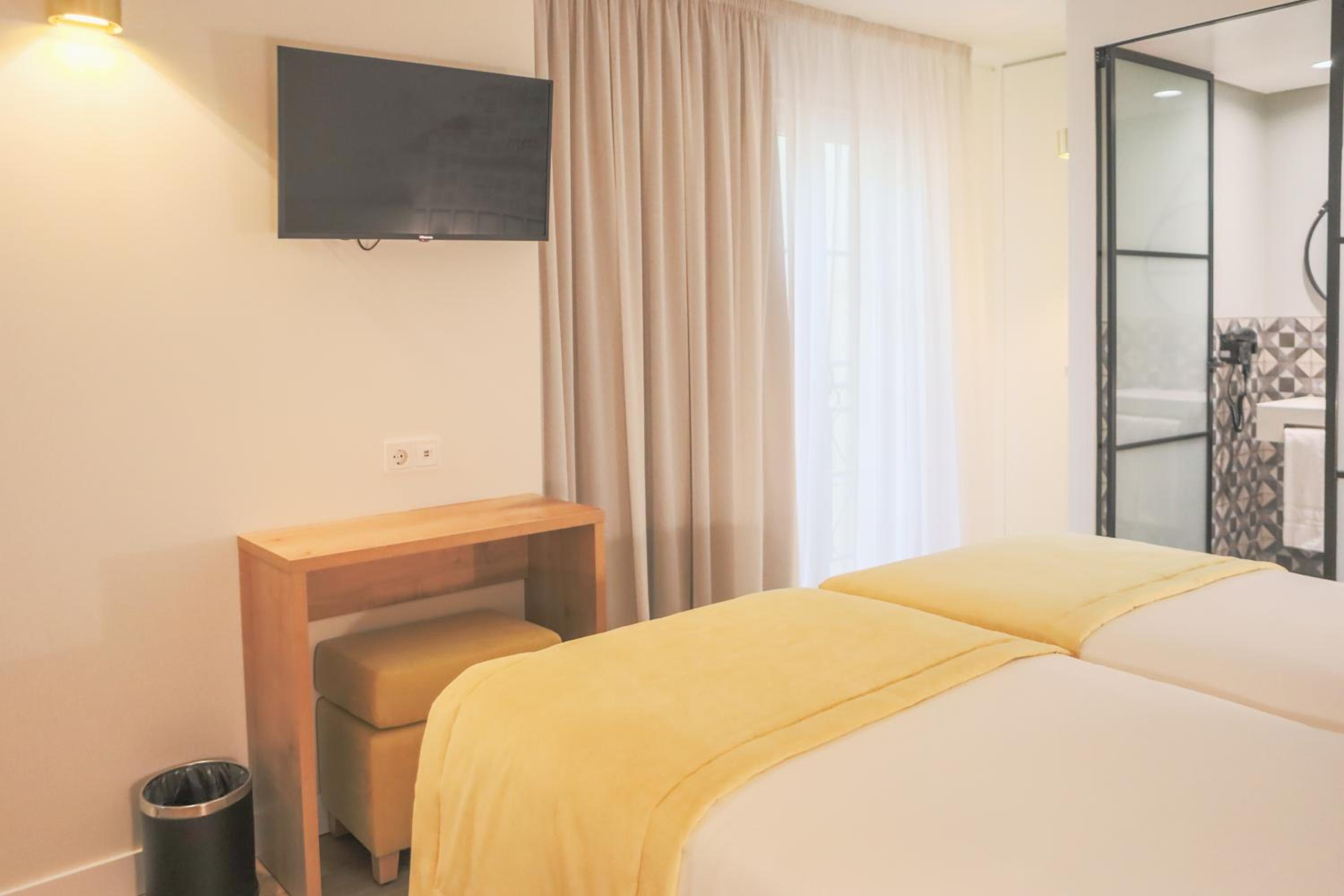 Superior Twin Room photo 3