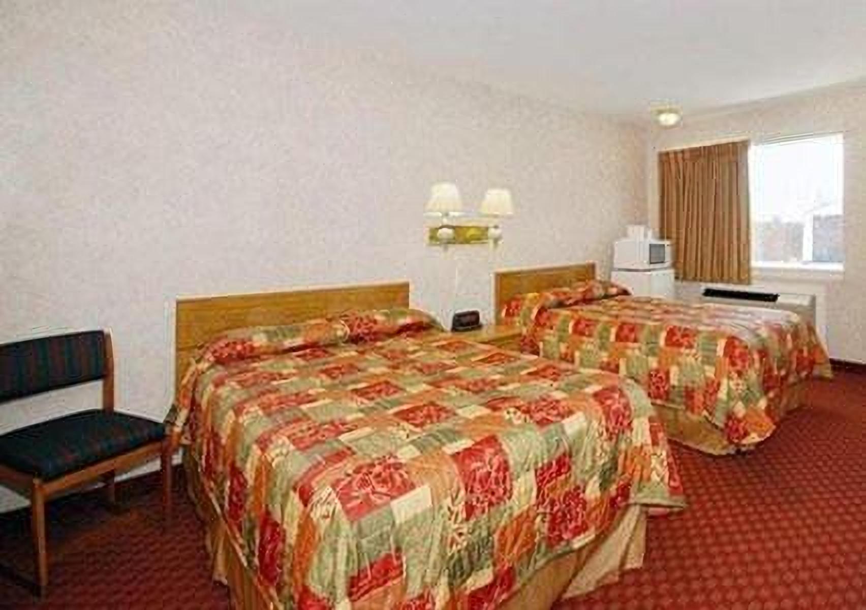 Double Room with Two Double Beds - Smoking photo 2