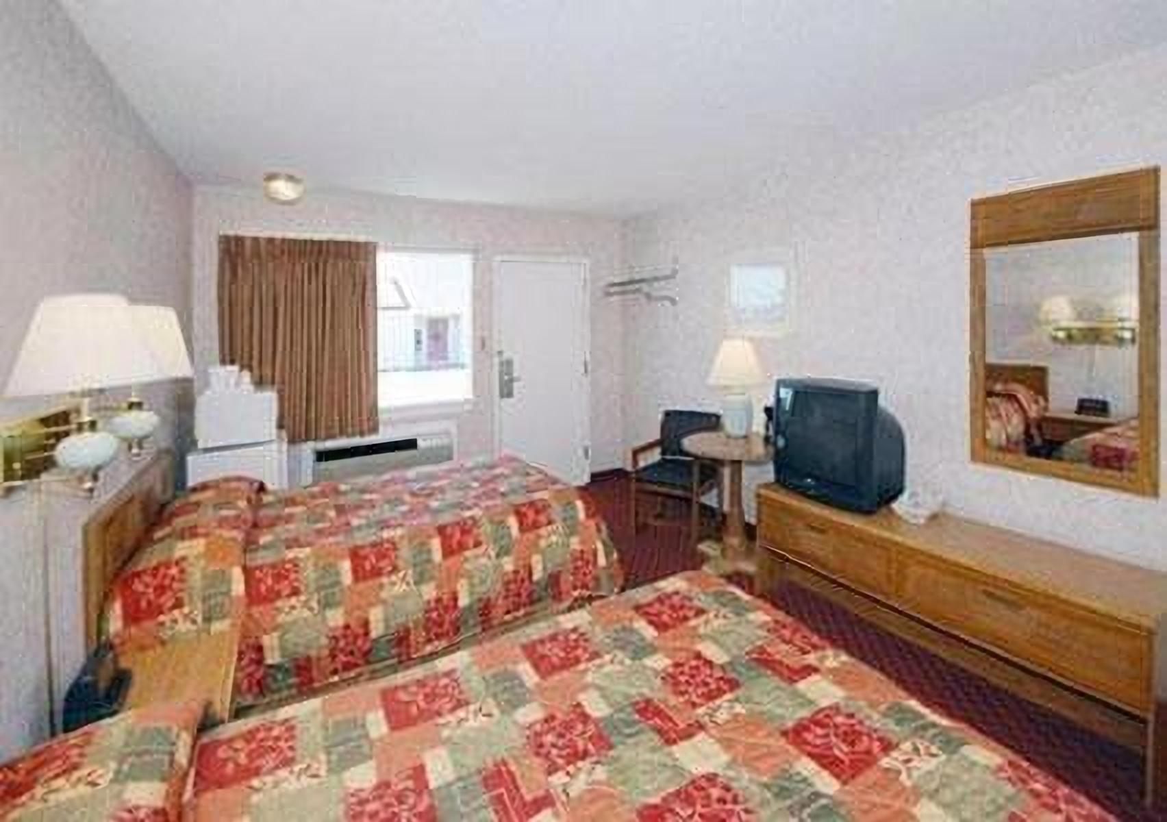 Double Room with Two Double Beds - Smoking photo 3
