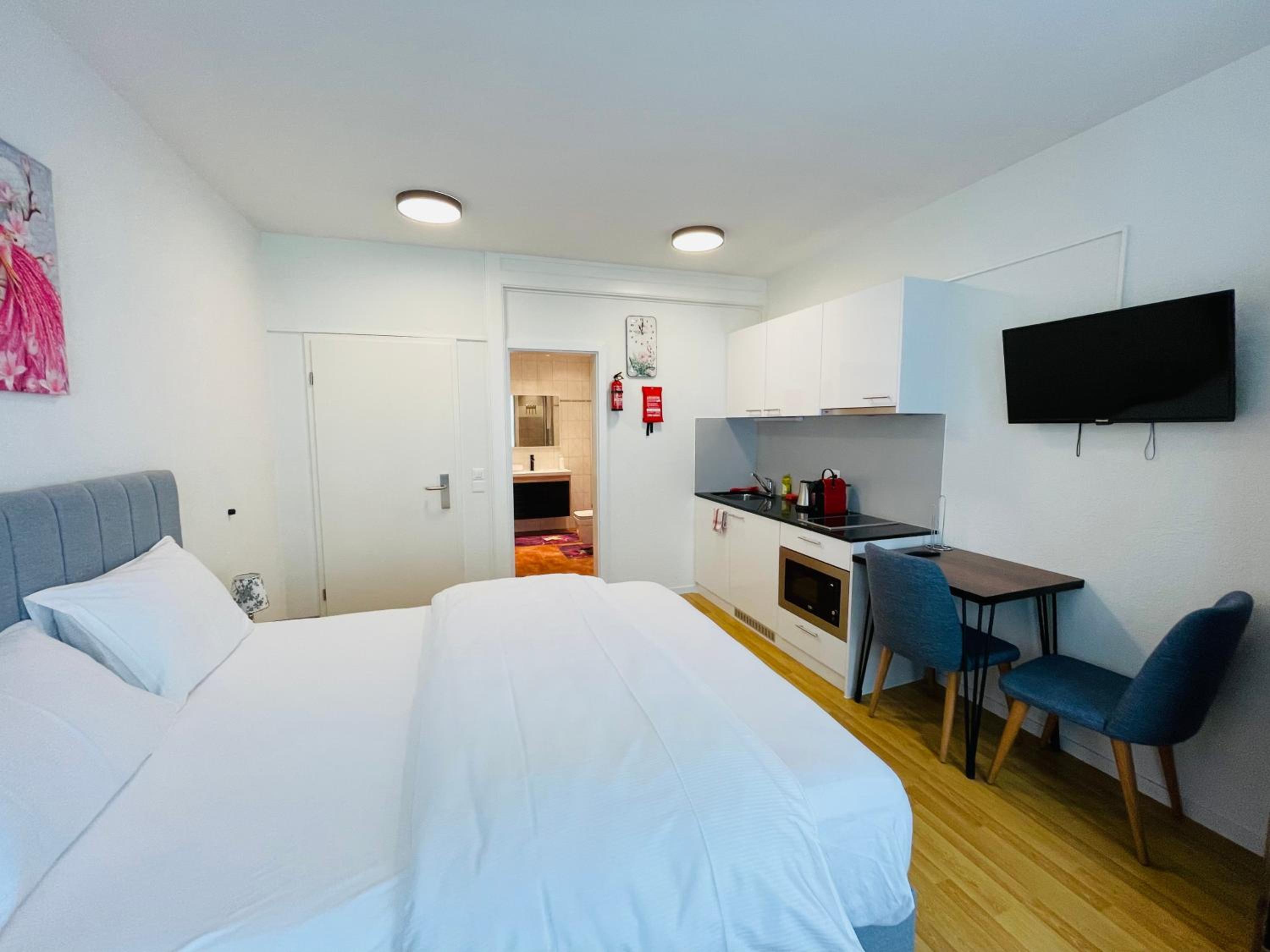 Double Room with Private Bathroom - Photo 1