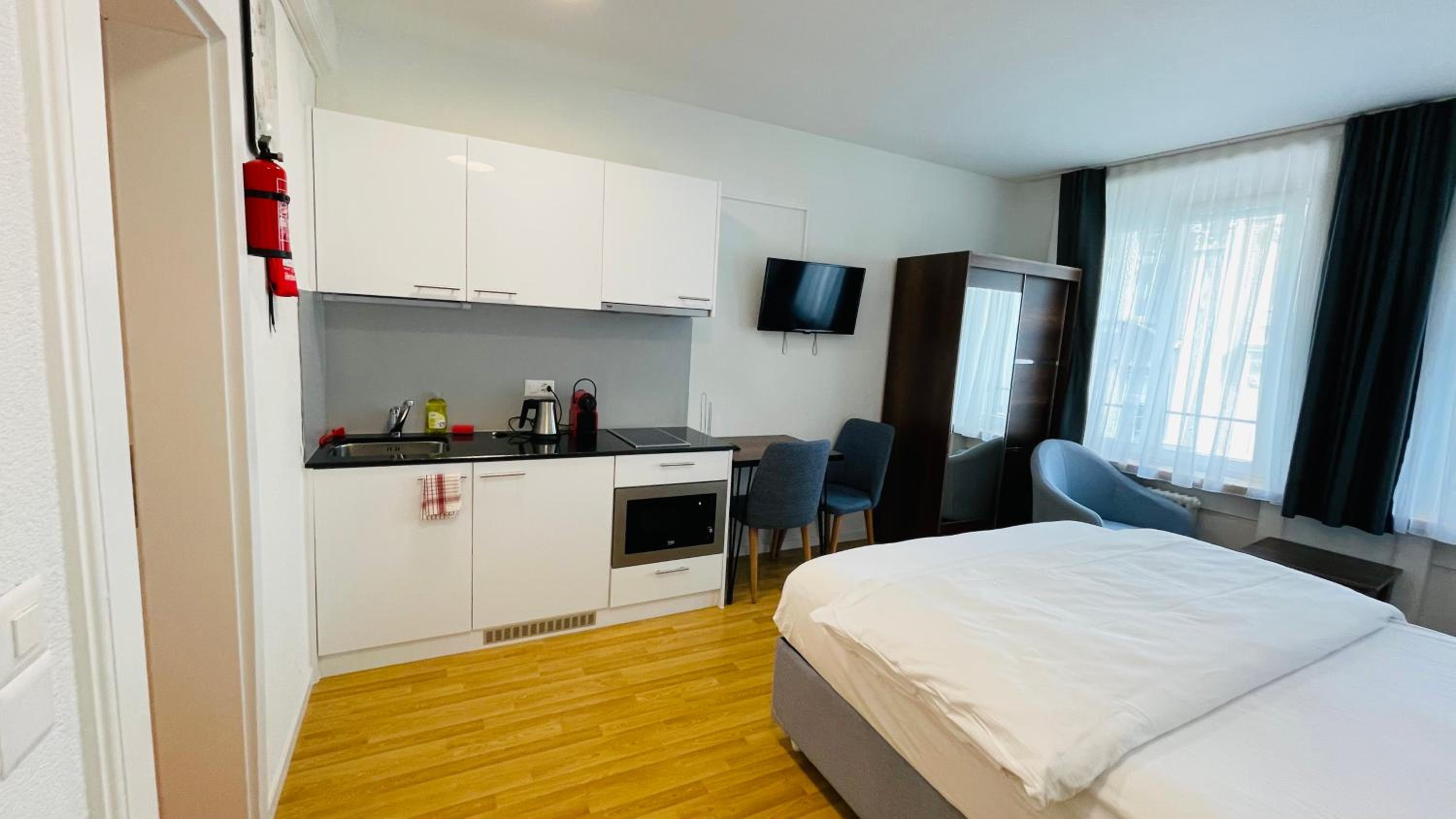 Double Room with Private Bathroom - Photo 4