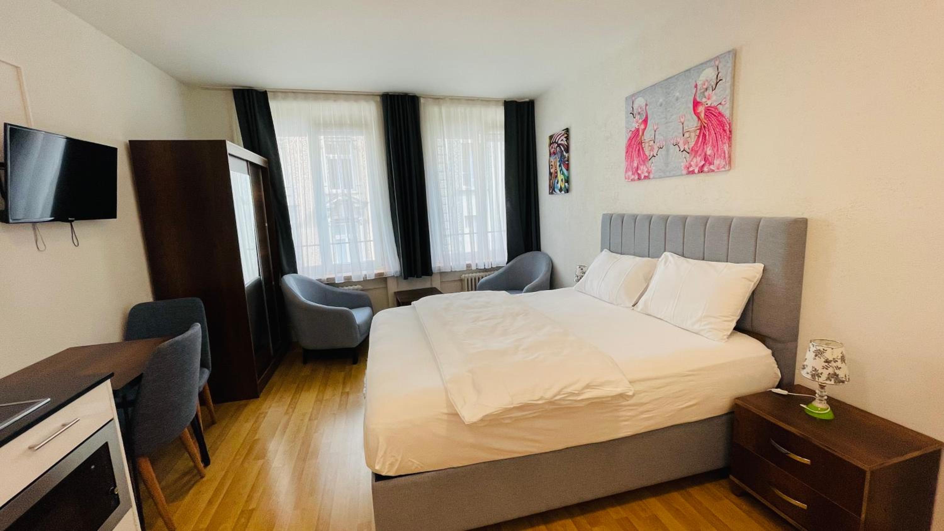Double Room with Private Bathroom - Photo 3