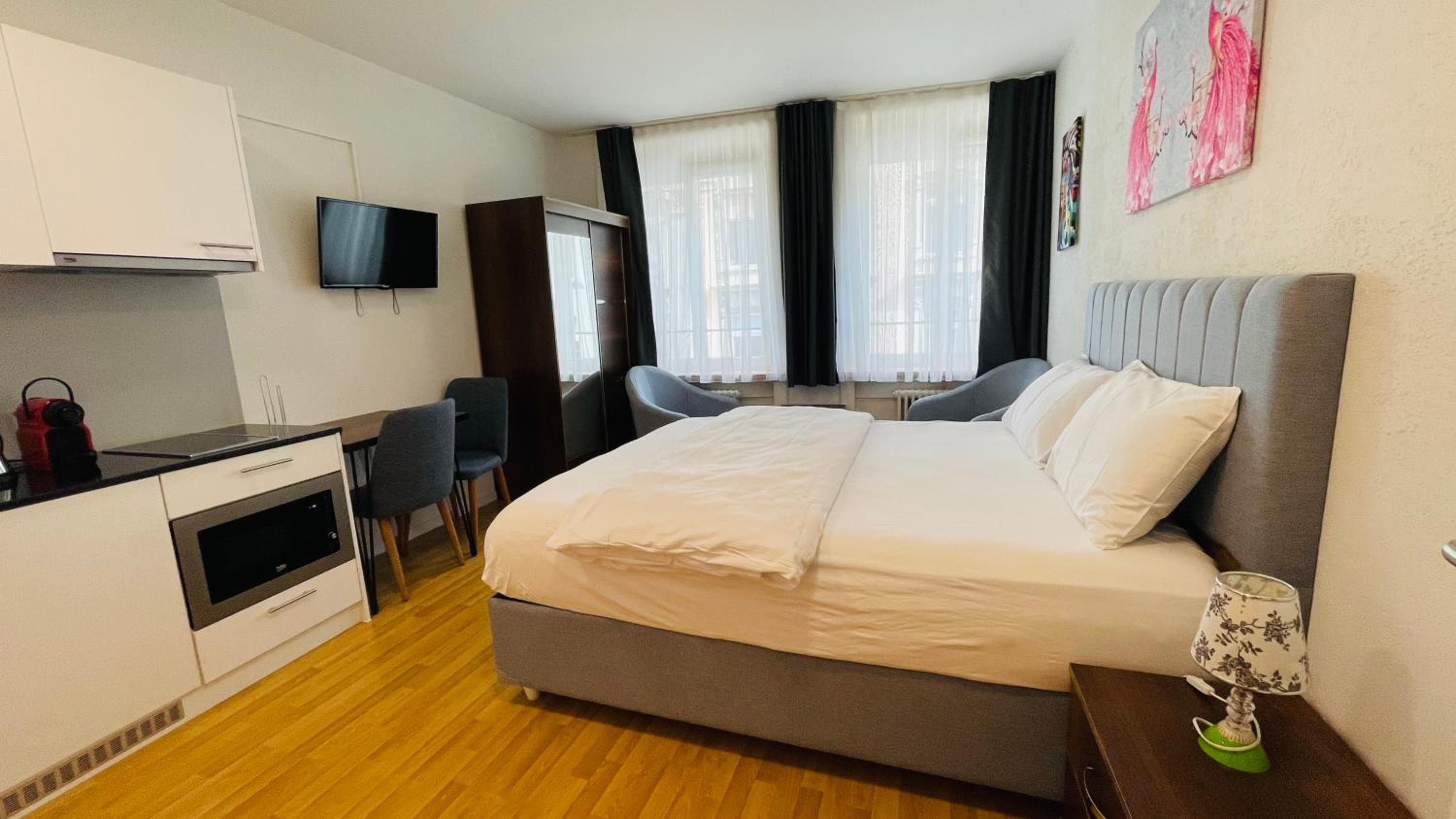 Double Room with Private Bathroom - Photo 2