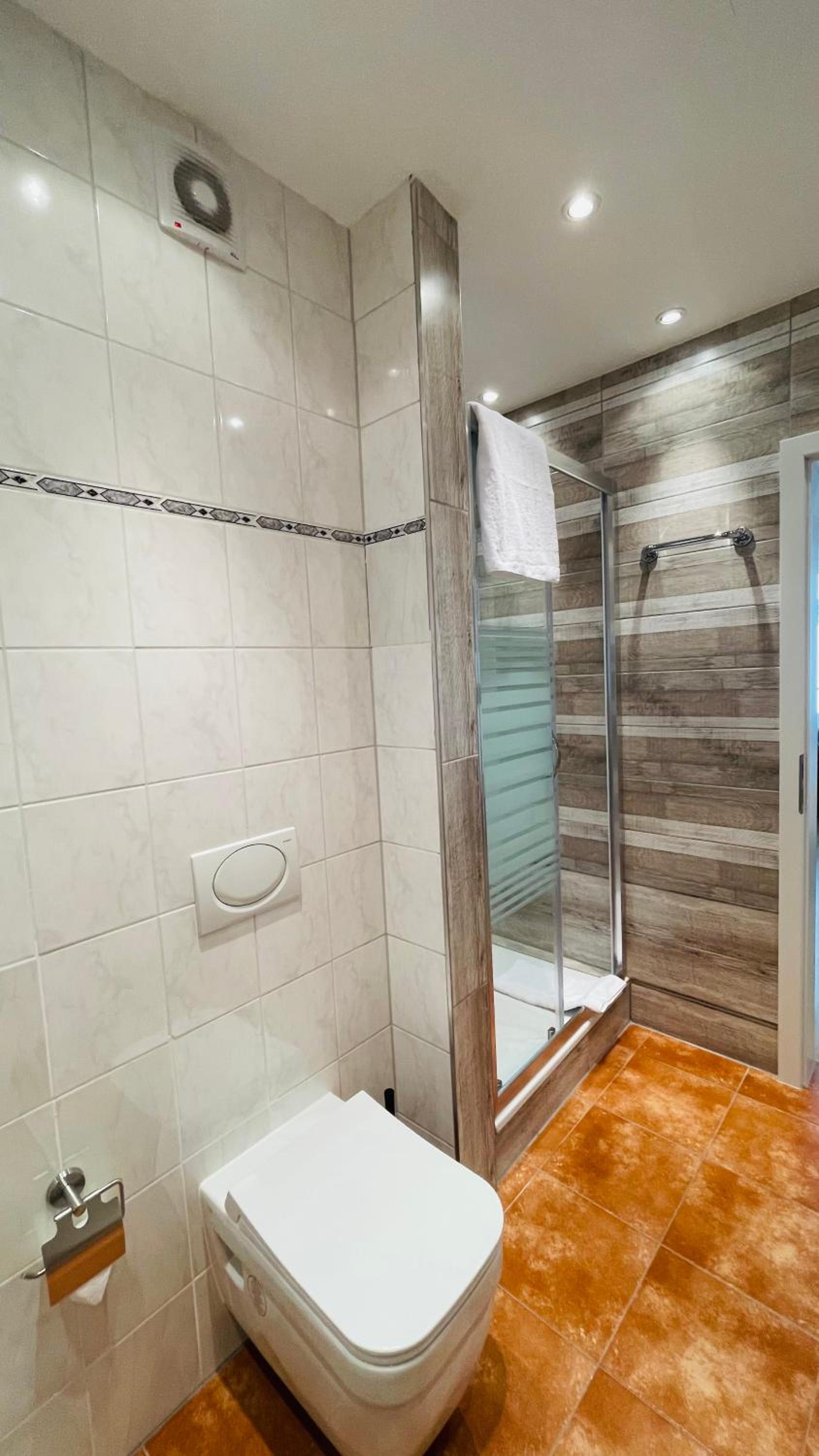 Standard Double Room - Photo 2
