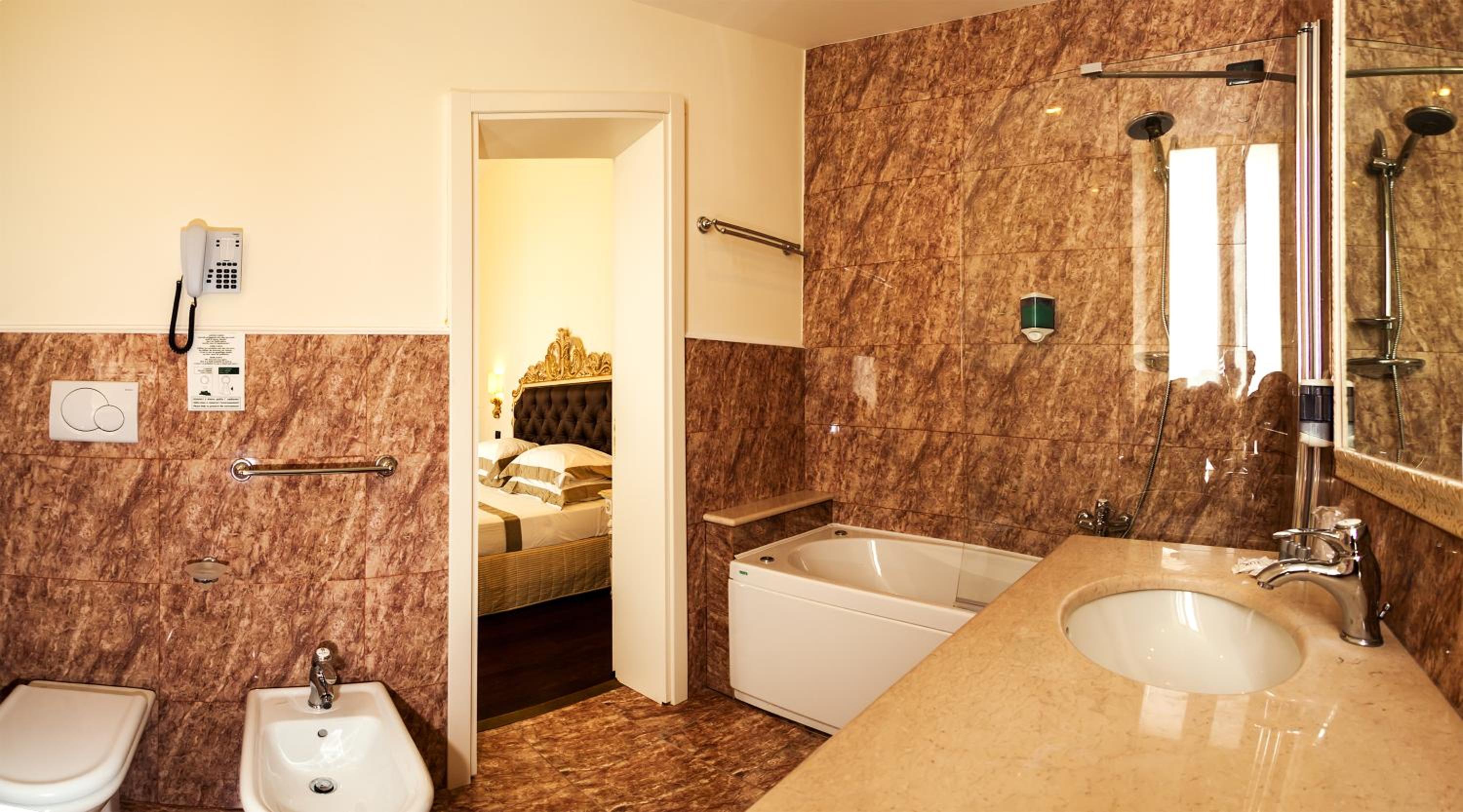 Suite (2 Adults) photo 3