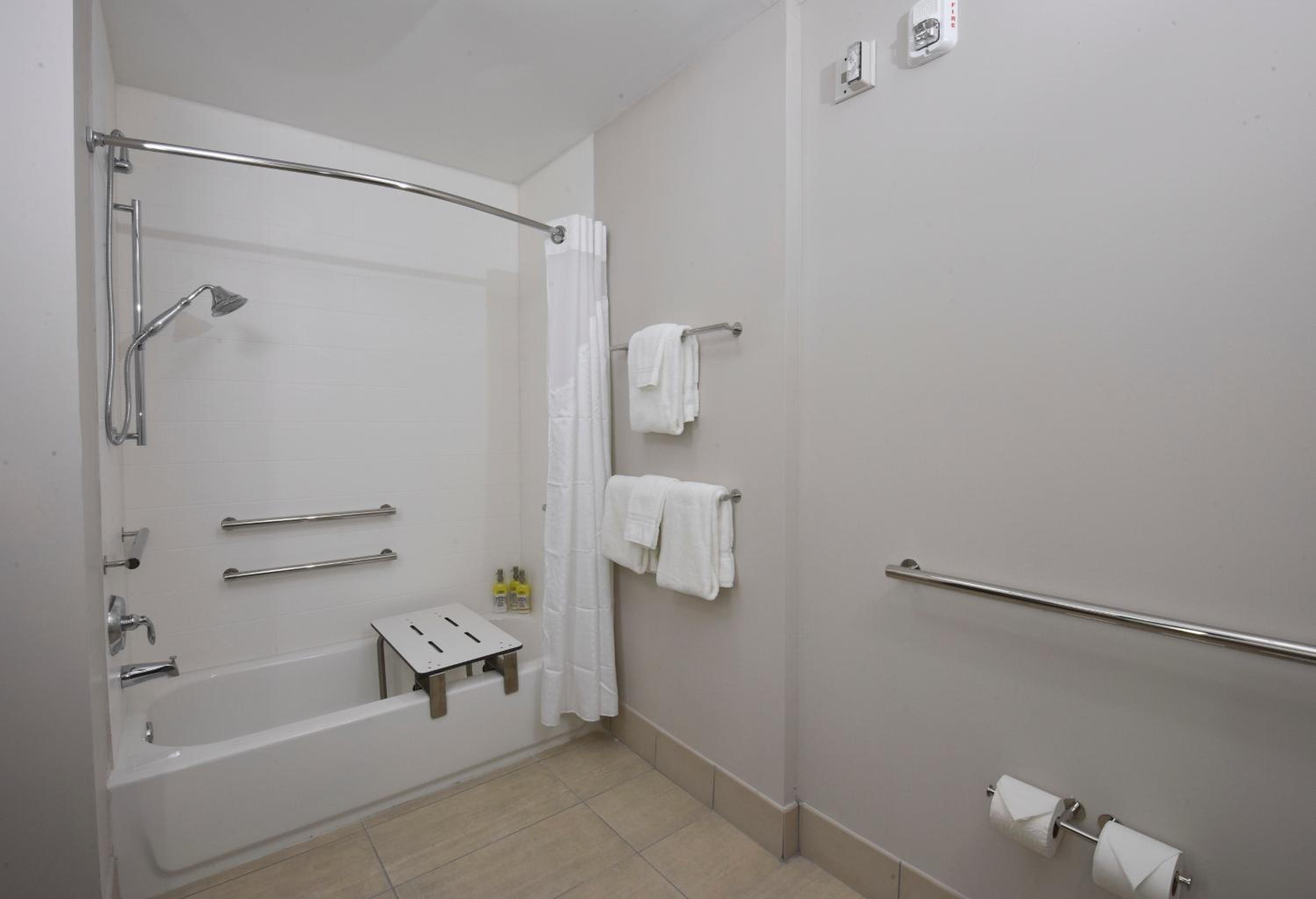 King Room - Hearing Accessible - Non-Smoking