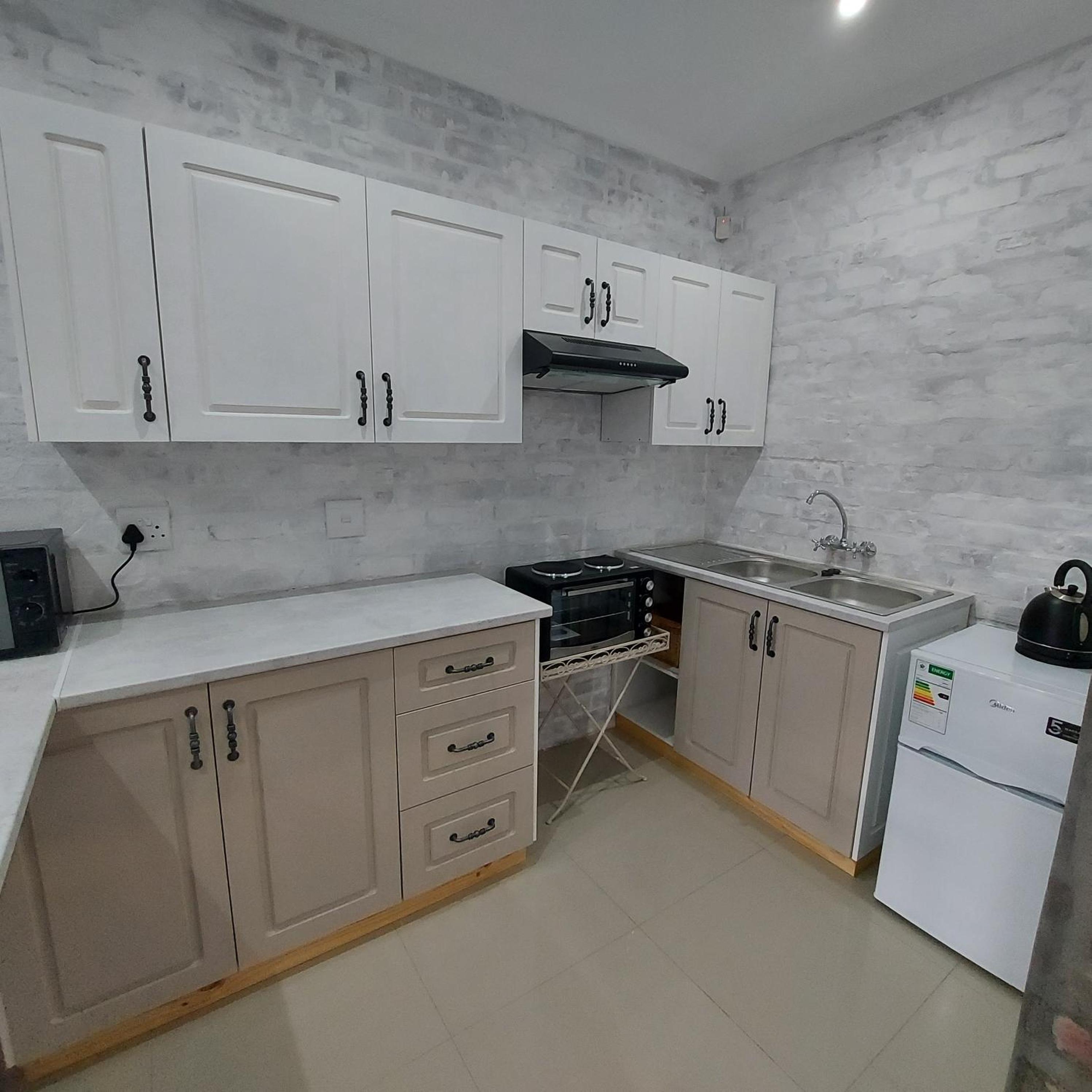 One-Bedroom Apartment photo 2