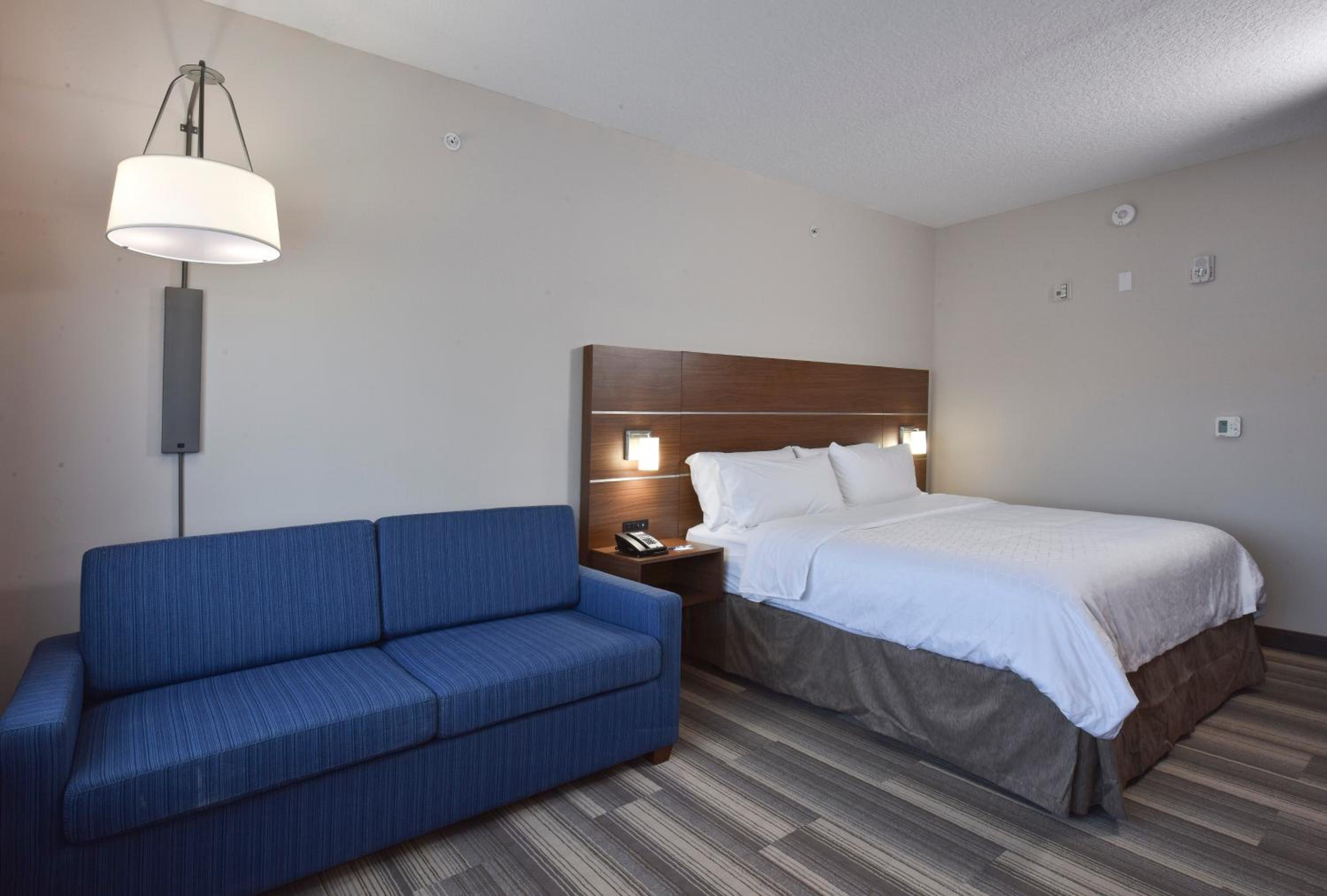 King Room - Hearing Accessible - Non-Smoking