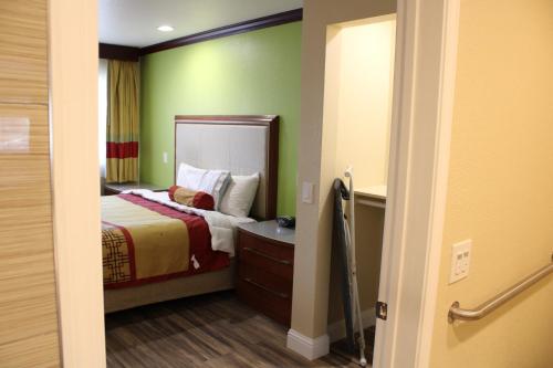 King Room - Disability Access photo 2