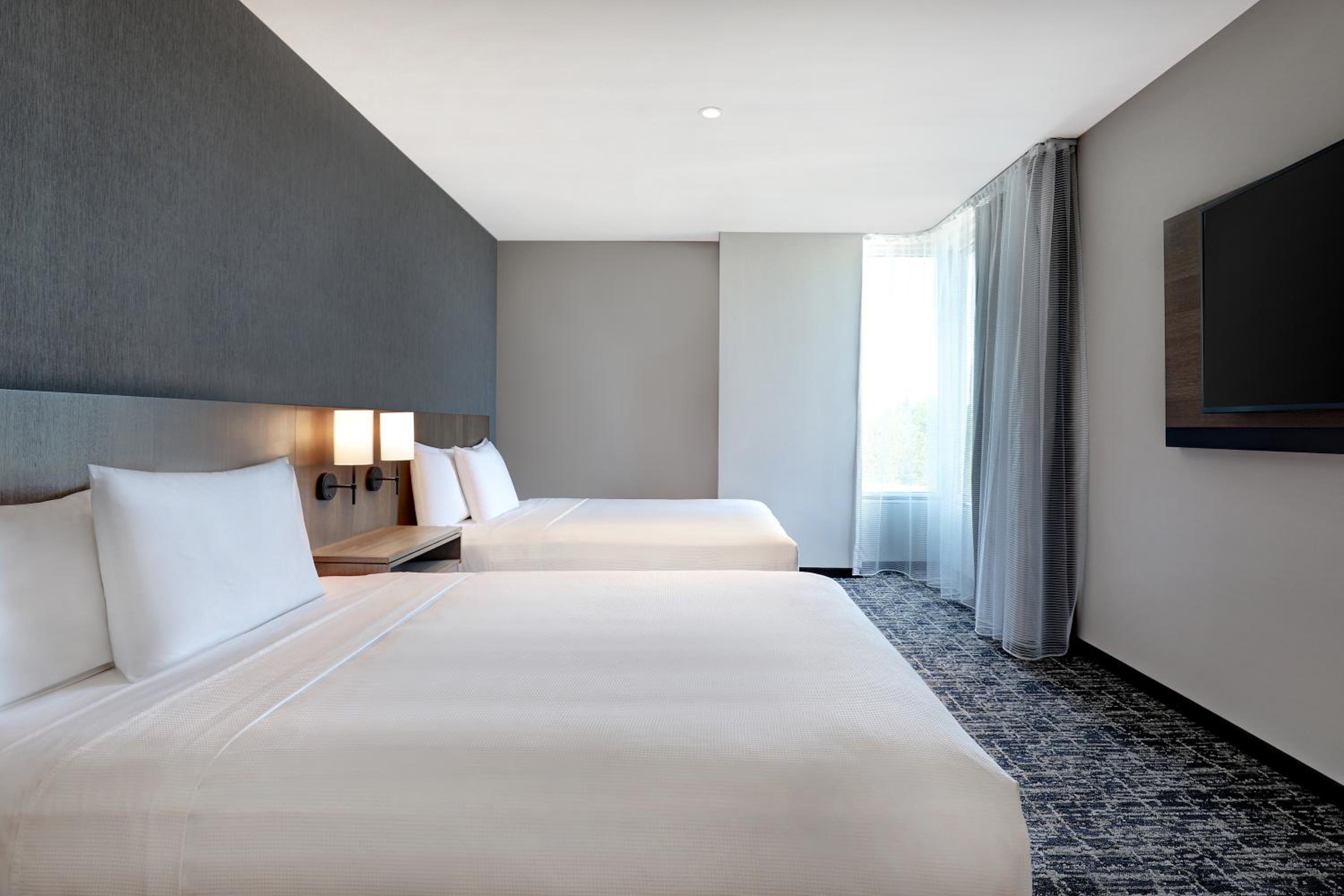 Queen Room with Two Queen Beds and Sofa Bed - High Floor - Photo 1