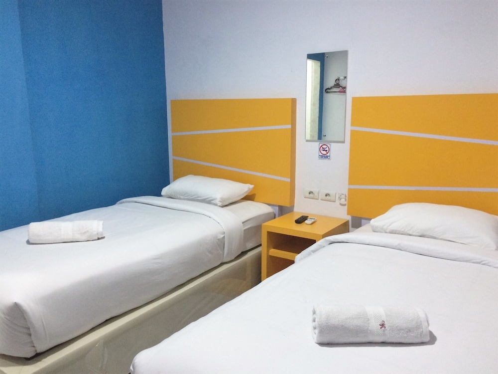 Double or Twin Room, Private Bathroom photo 3