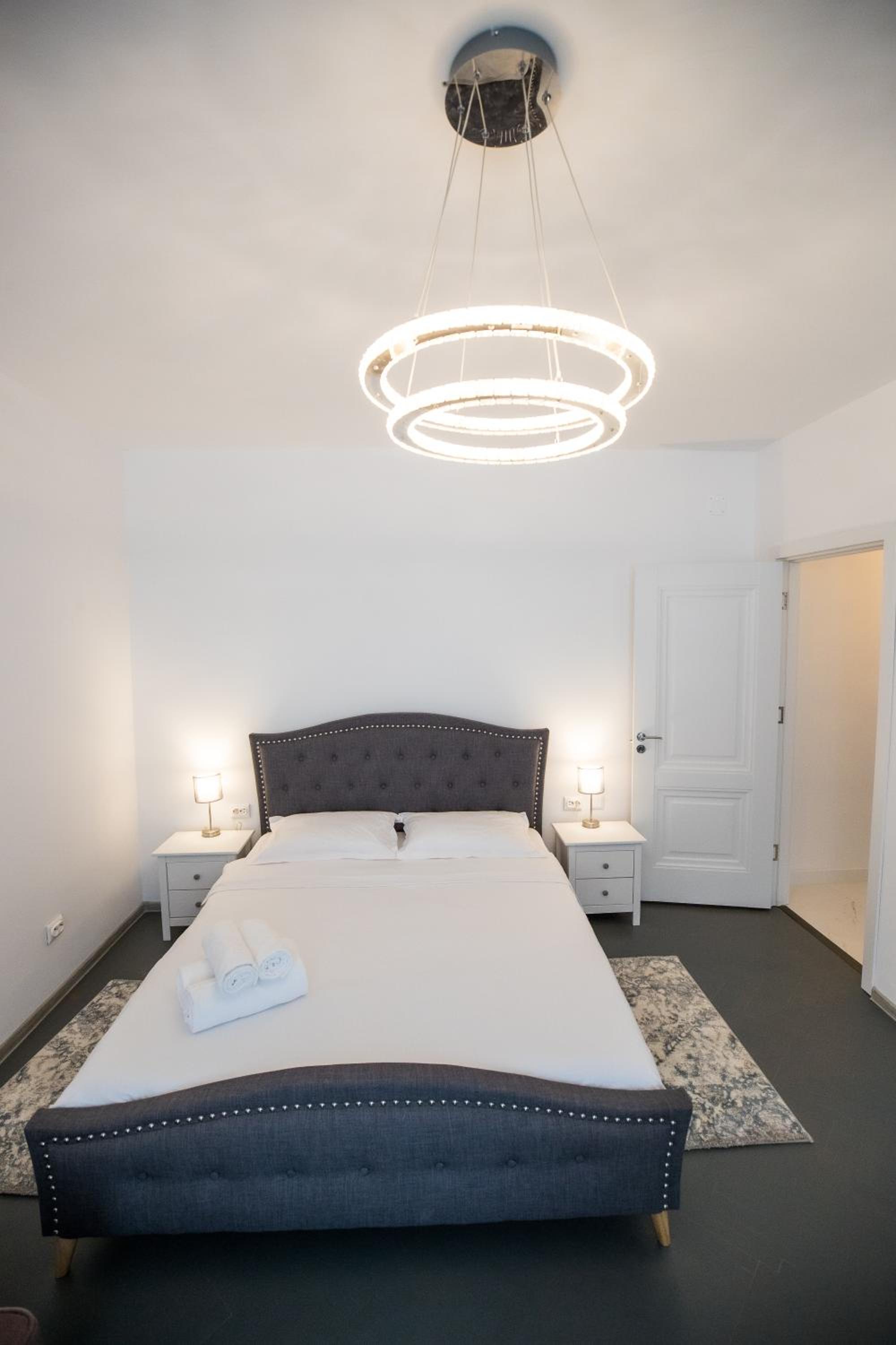 Two-Bedroom Apartment - Photo 9