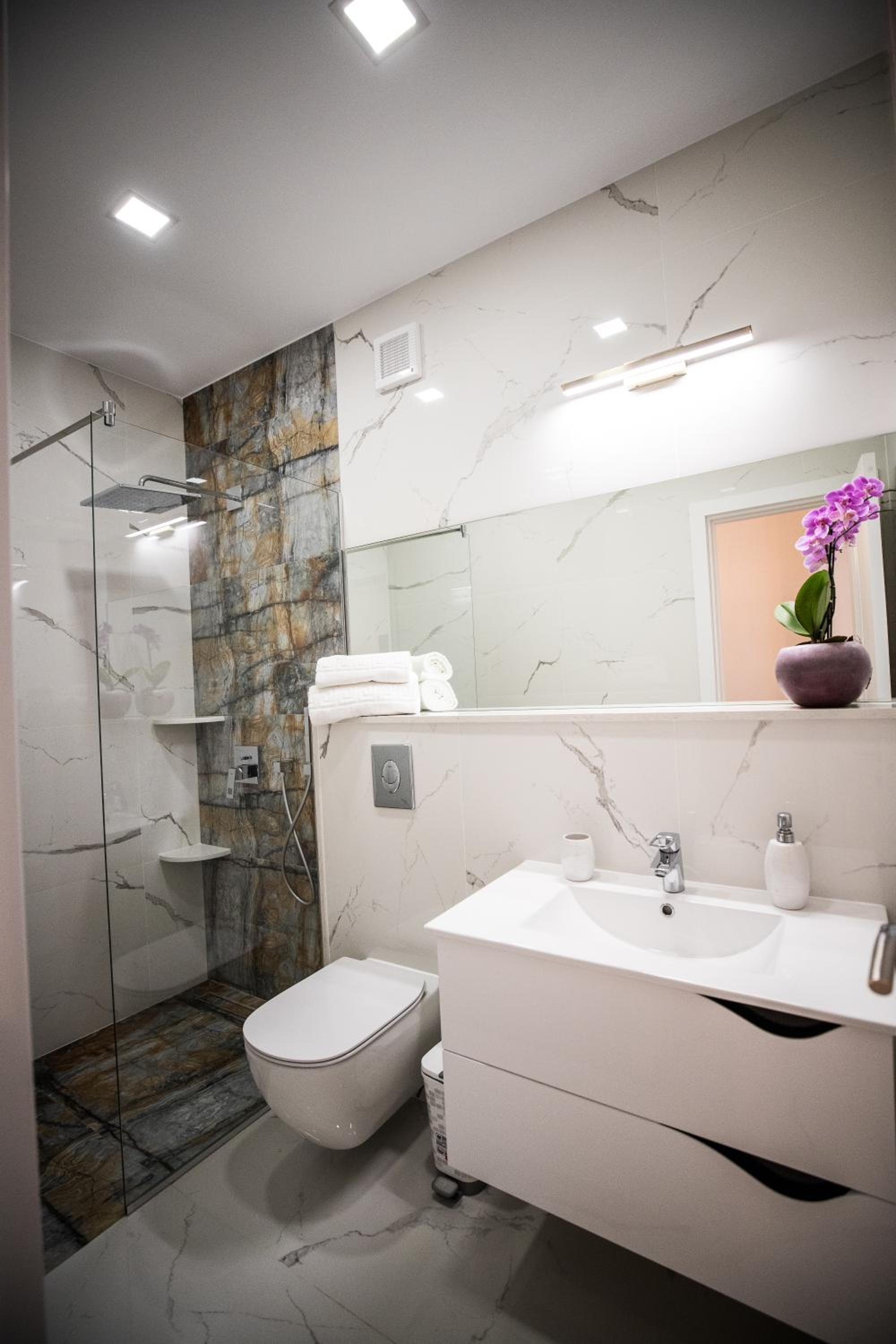 Two-Bedroom Apartment - Photo 17