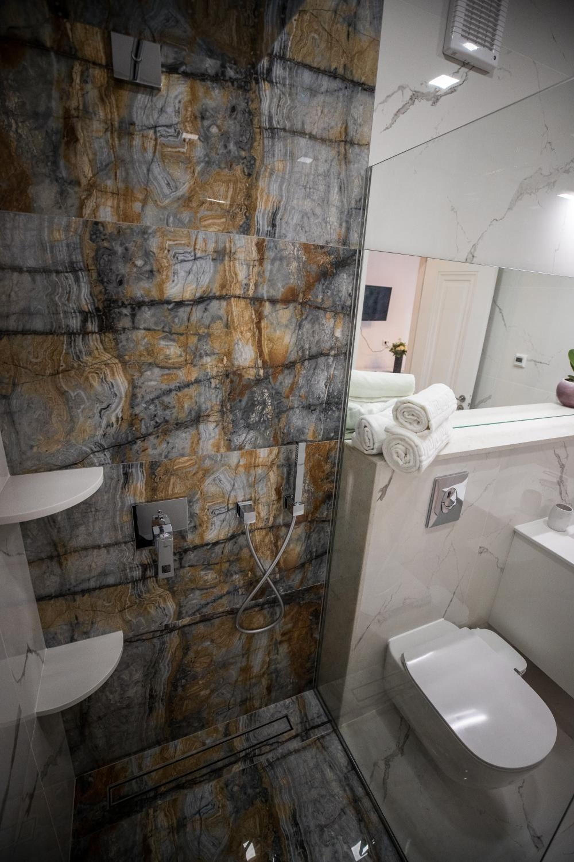 Two-Bedroom Apartment - Photo 18
