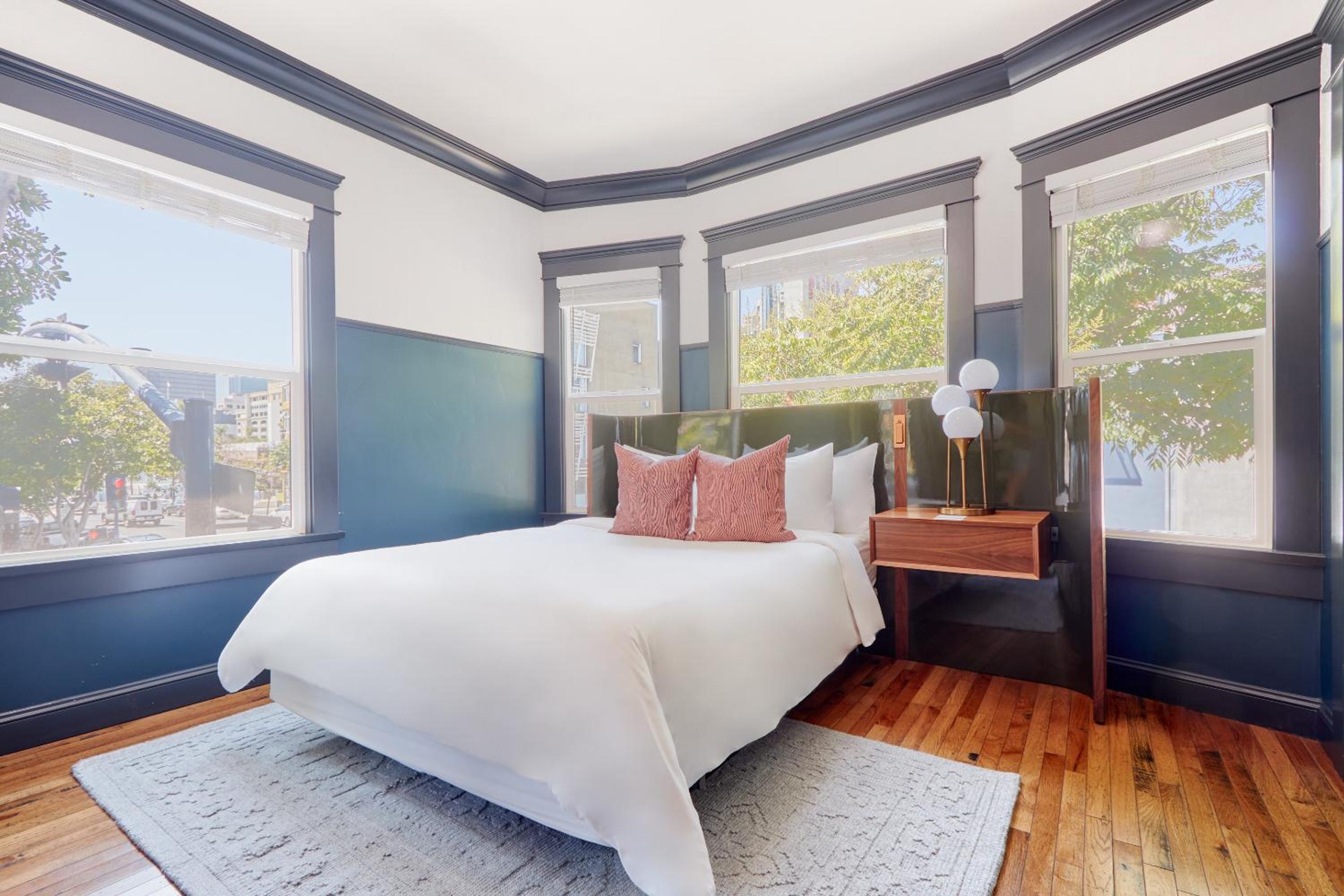 Deluxe Queen Room