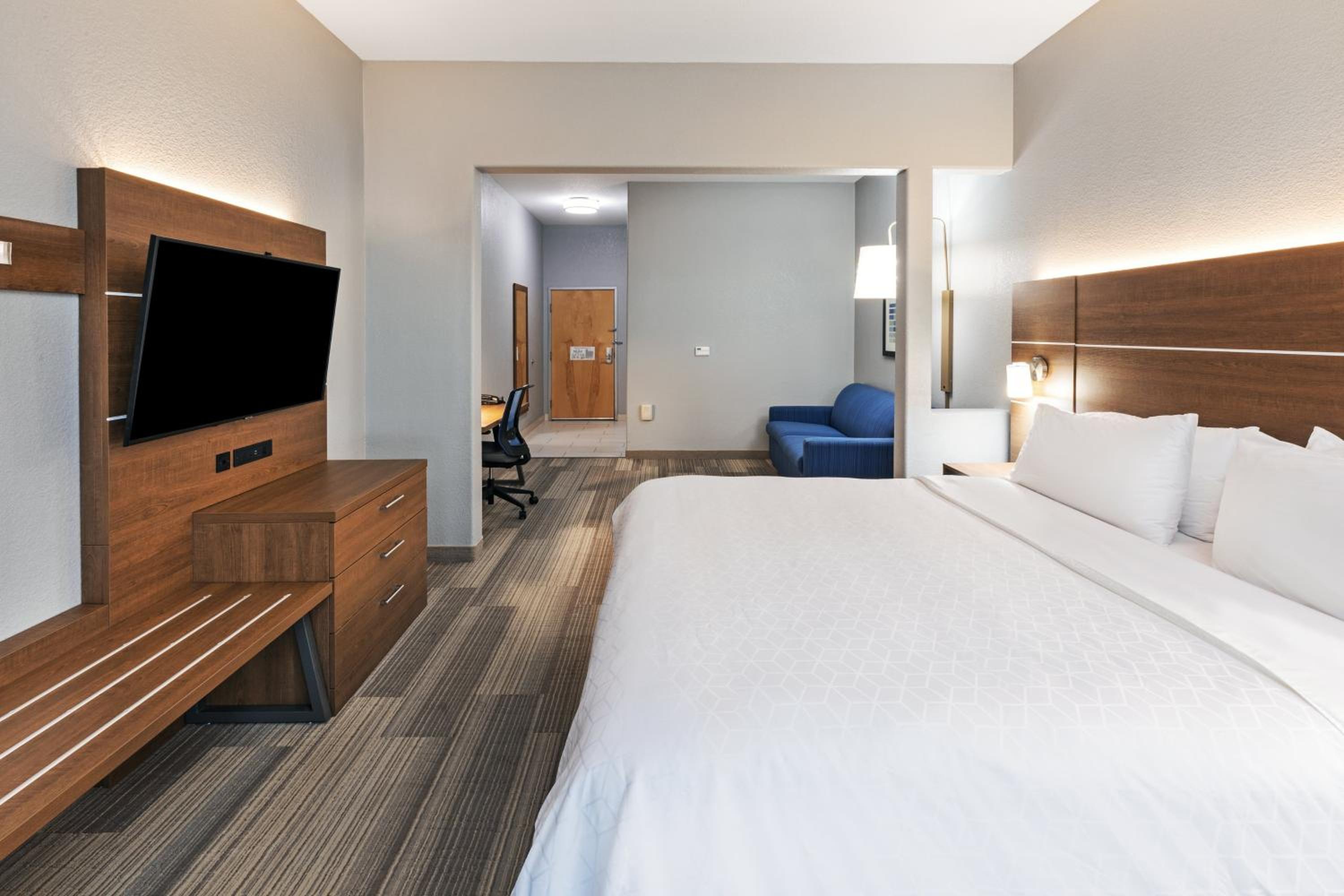 King Suite - Photo 2