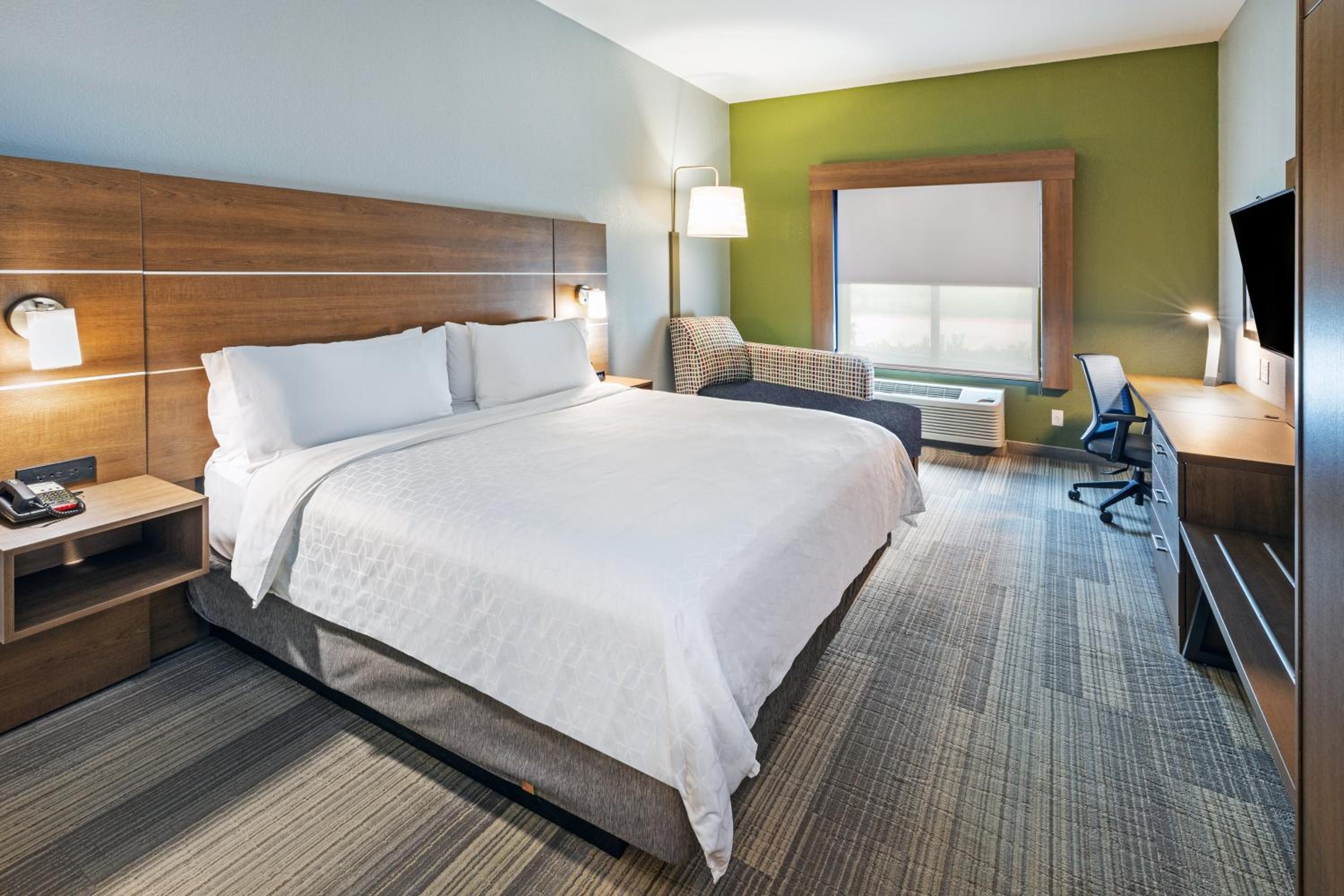 Standard King Room - Photo 1