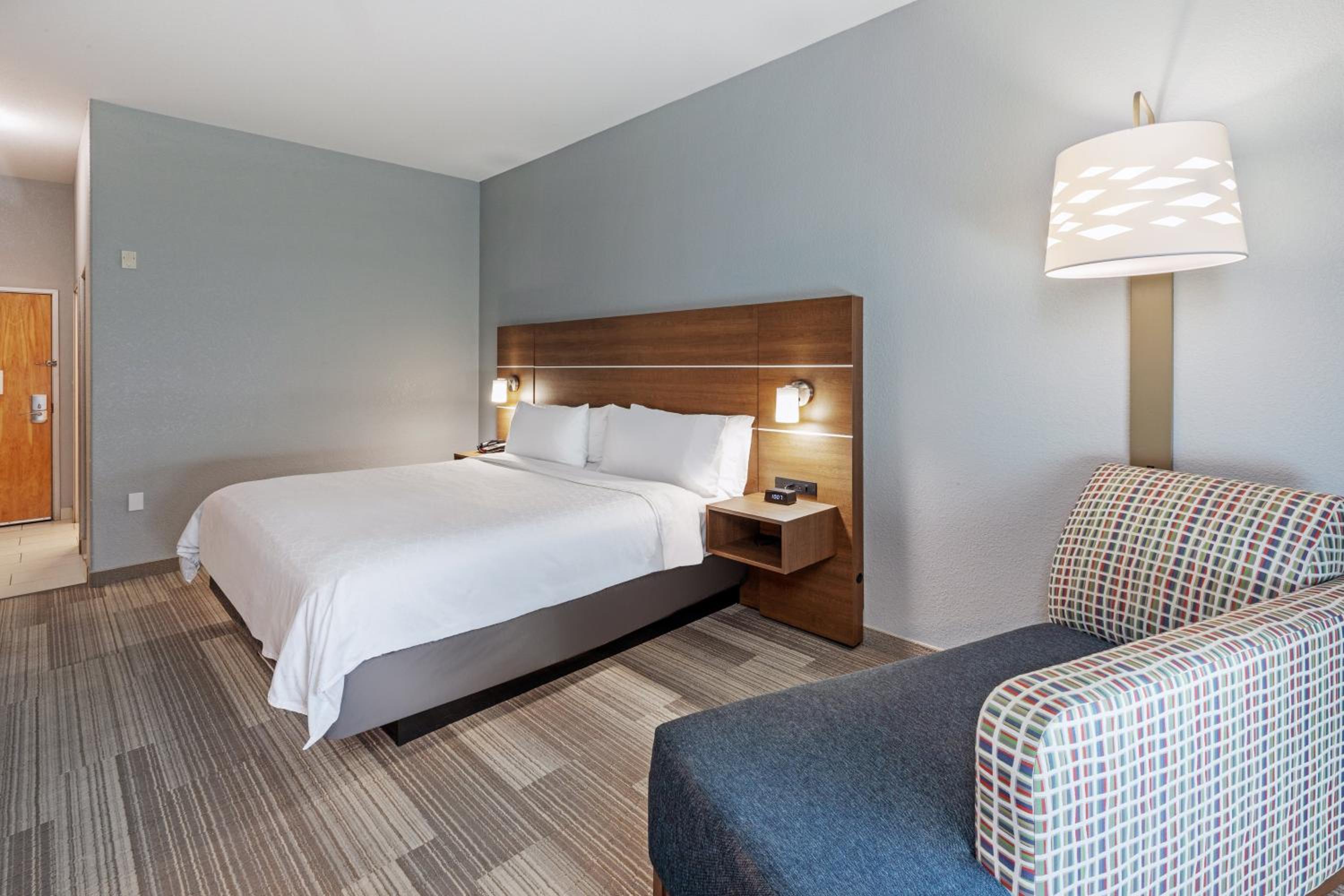Standard King Room - Photo 3