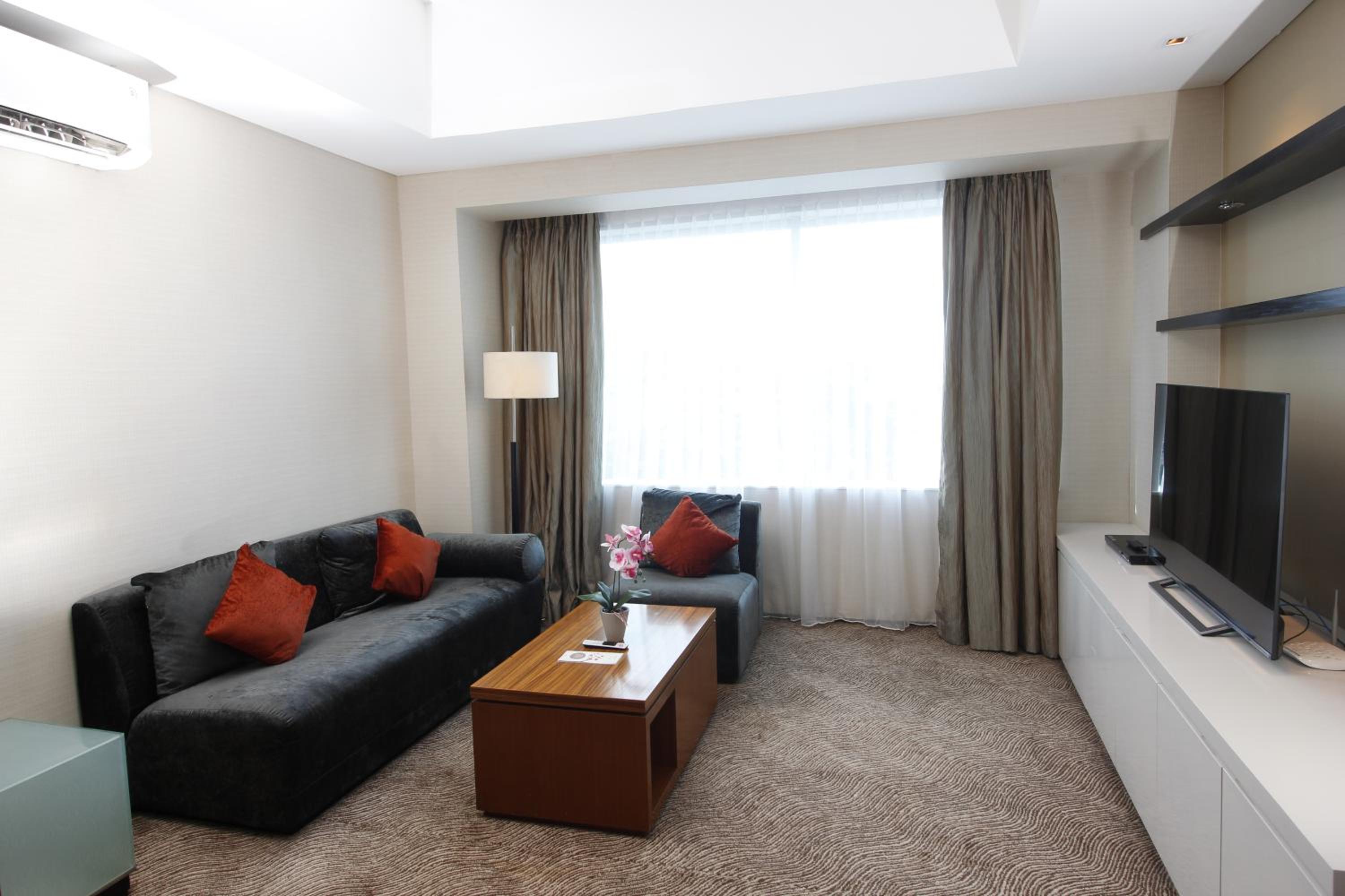 Deluxe King Suite