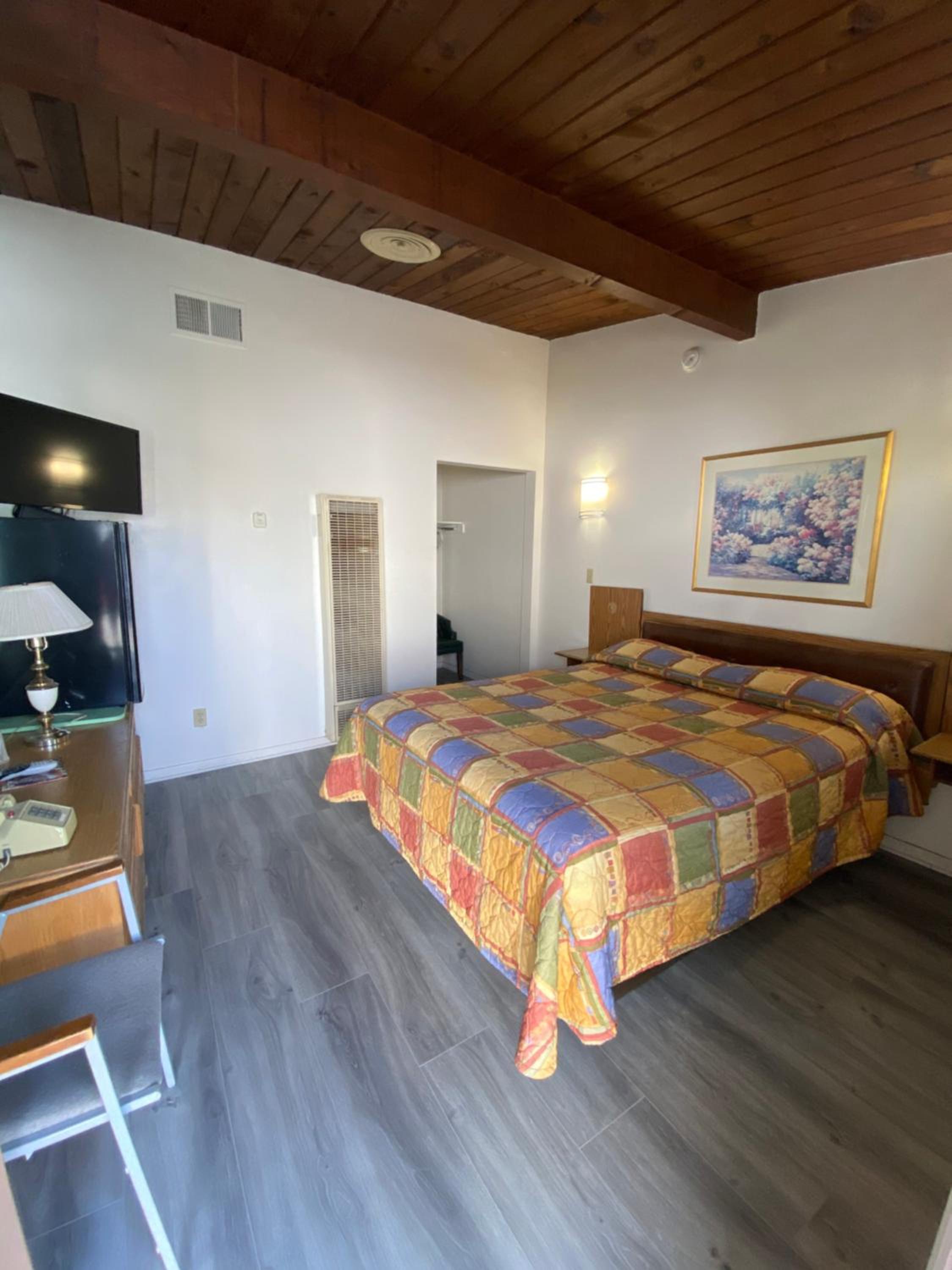 Queen Bed with Kitchenette Non-Smoking photo 1
