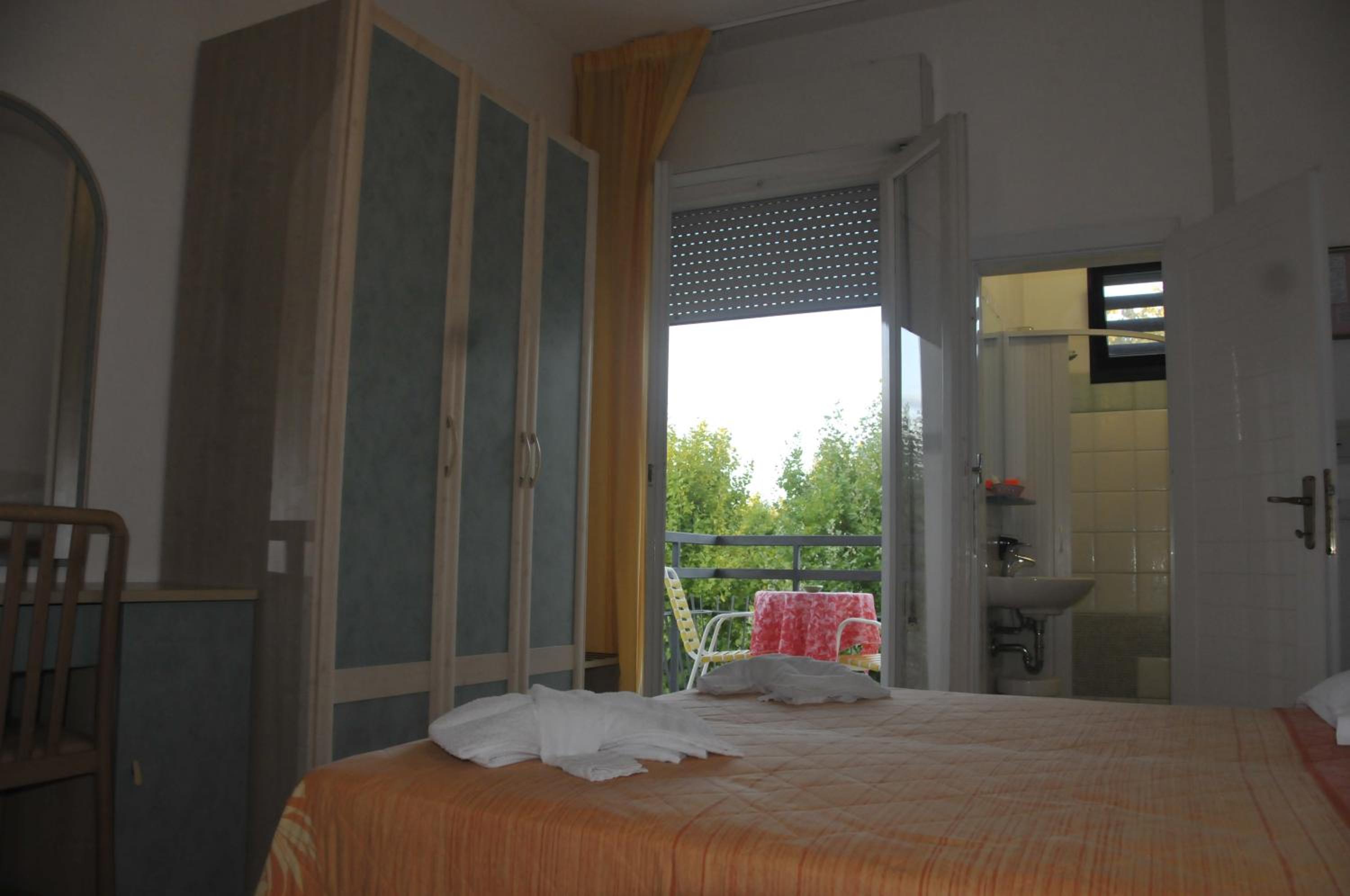 Standard Triple Room photo 2