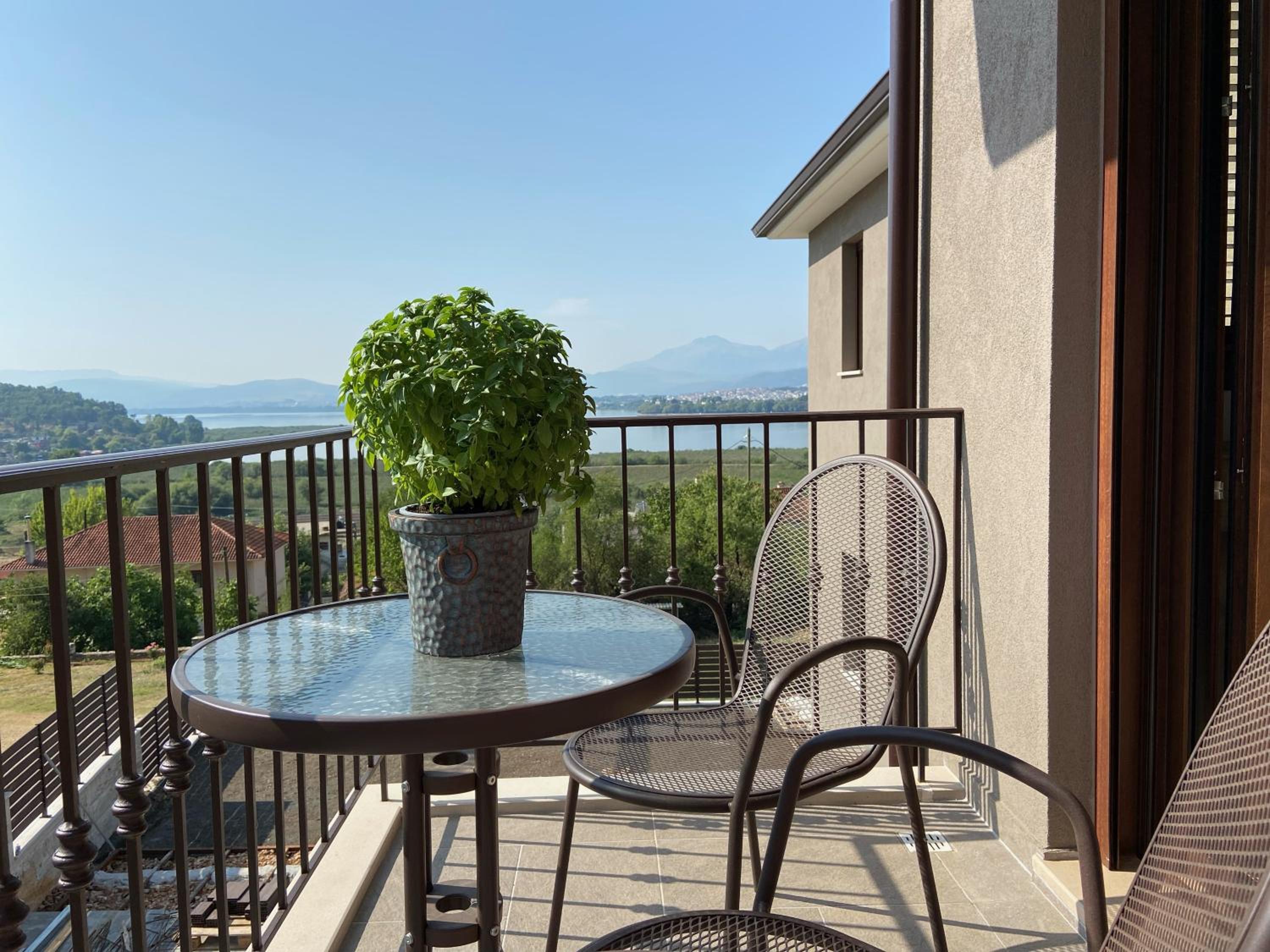 Double Room with Lake View - Photo 12