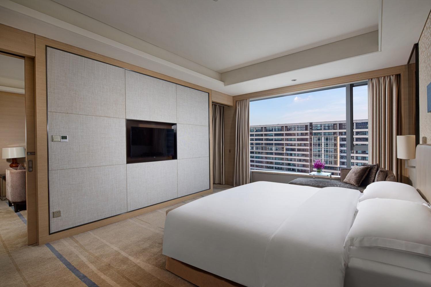One-Bedroom Suite With Lounge Access - Top Floor photo 1