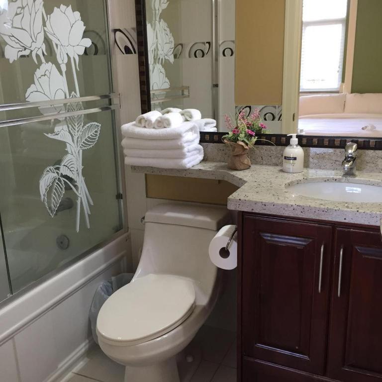 Quadruple Room with Private Bathroom