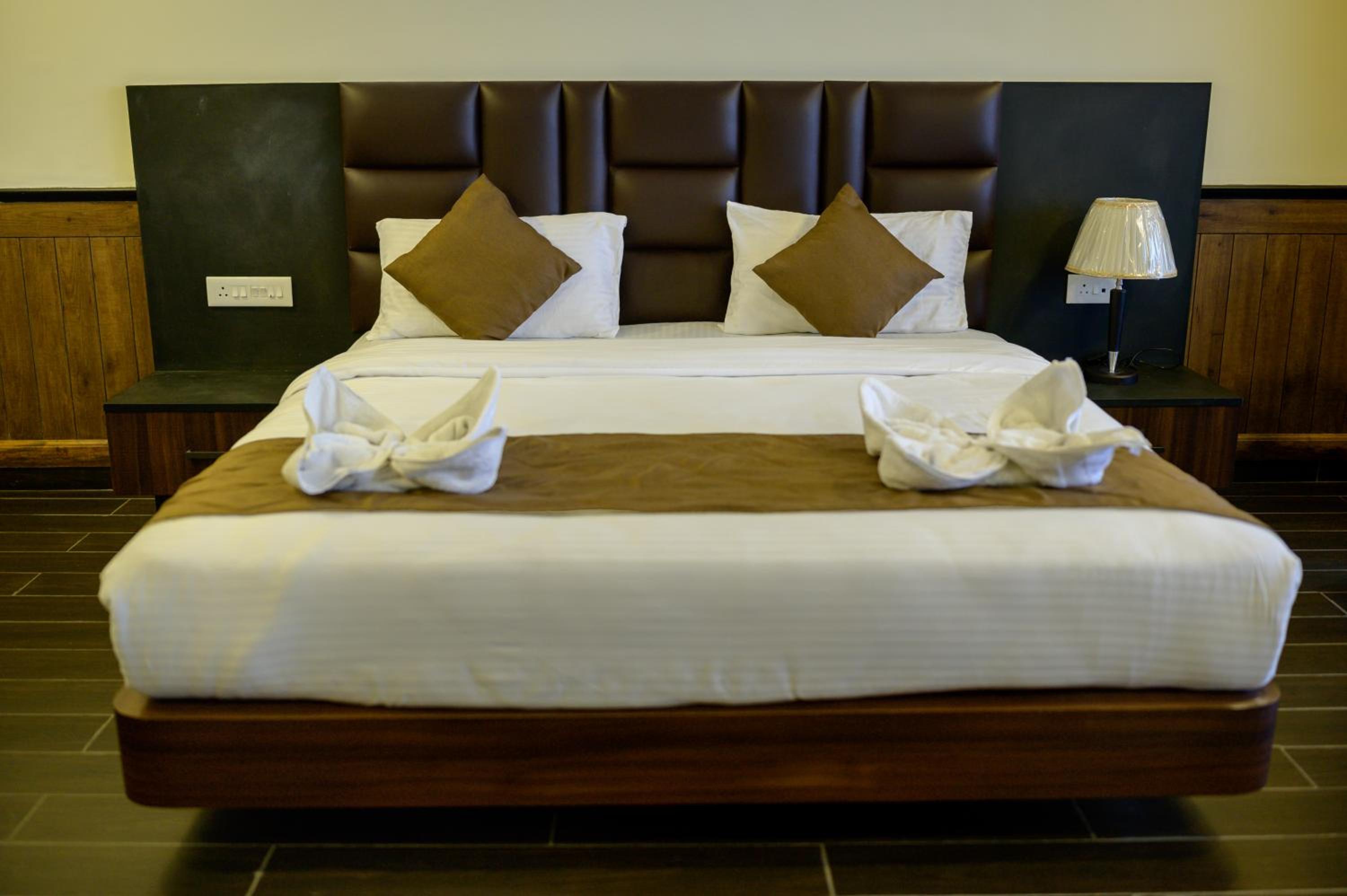 Deluxe Room - Photo 5