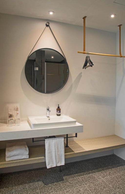 Standard Twin Room - Photo 3