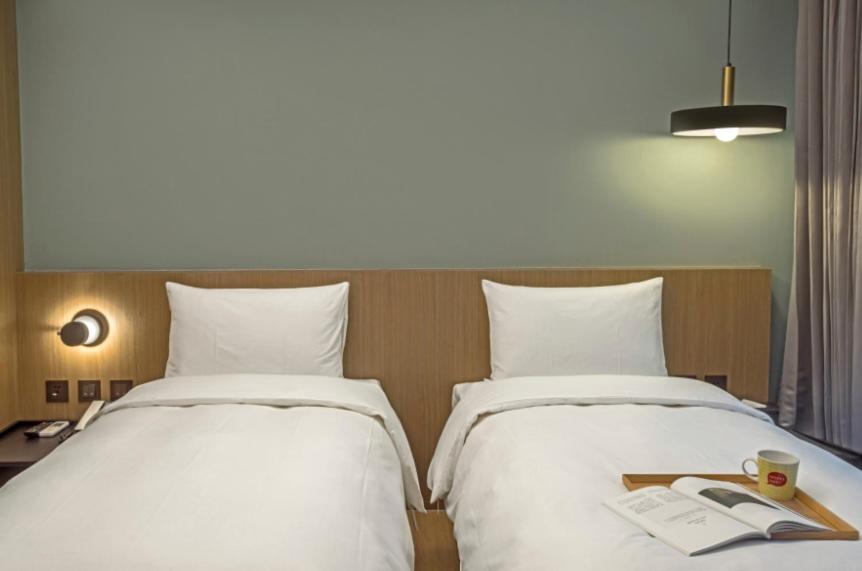 Standard Twin Room - Photo 4