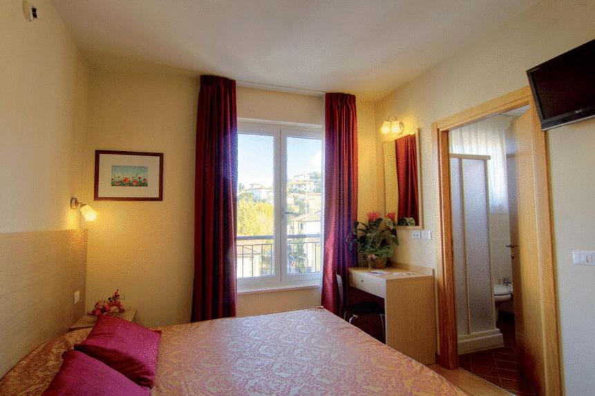 Double or Twin Room - Photo 7