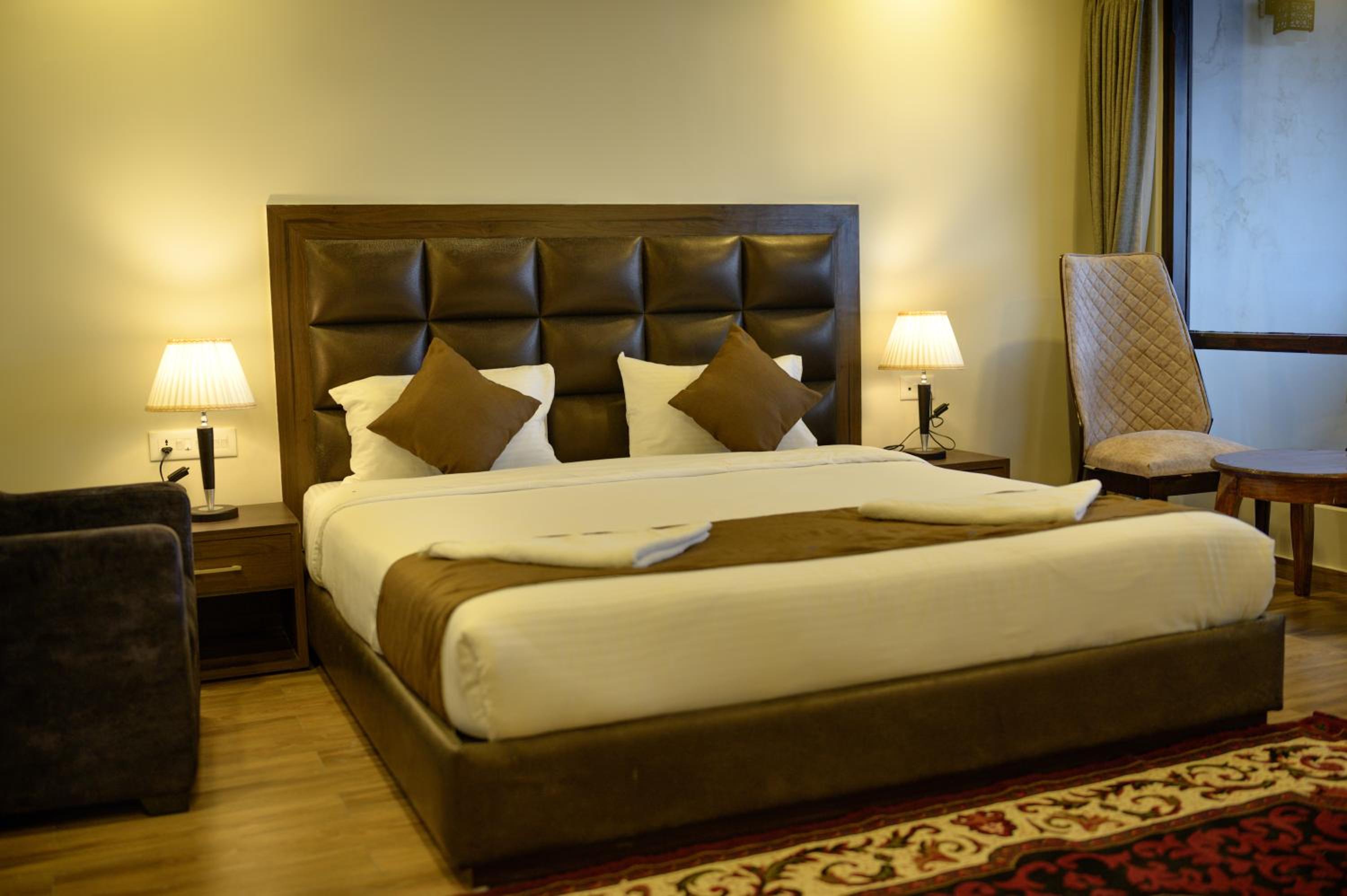 Deluxe Room - Photo 7