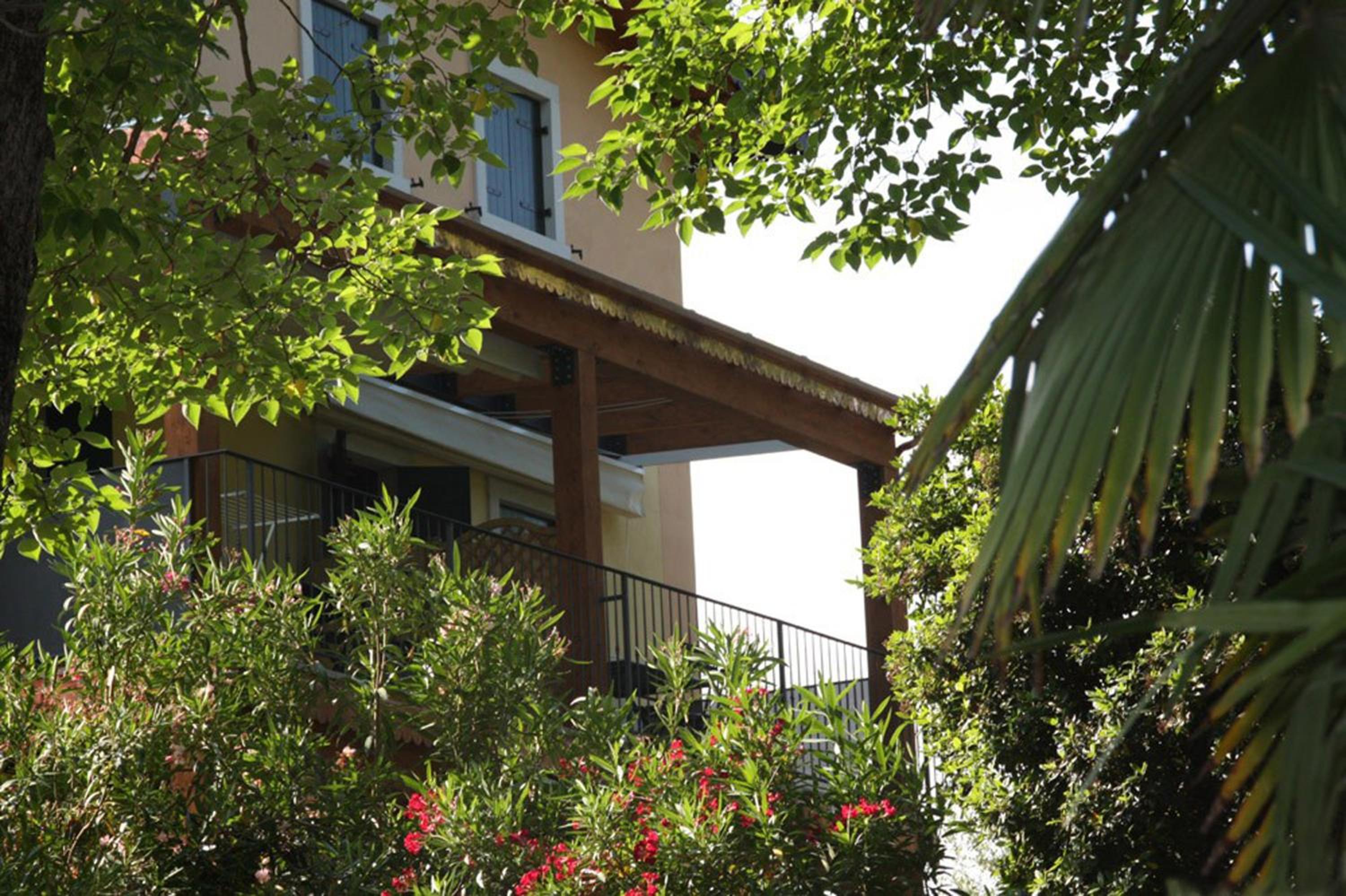 Apartment with Balcony photo 3