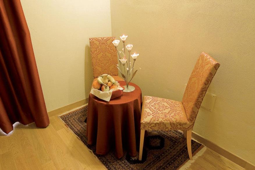 Double or Twin Room - Photo 8