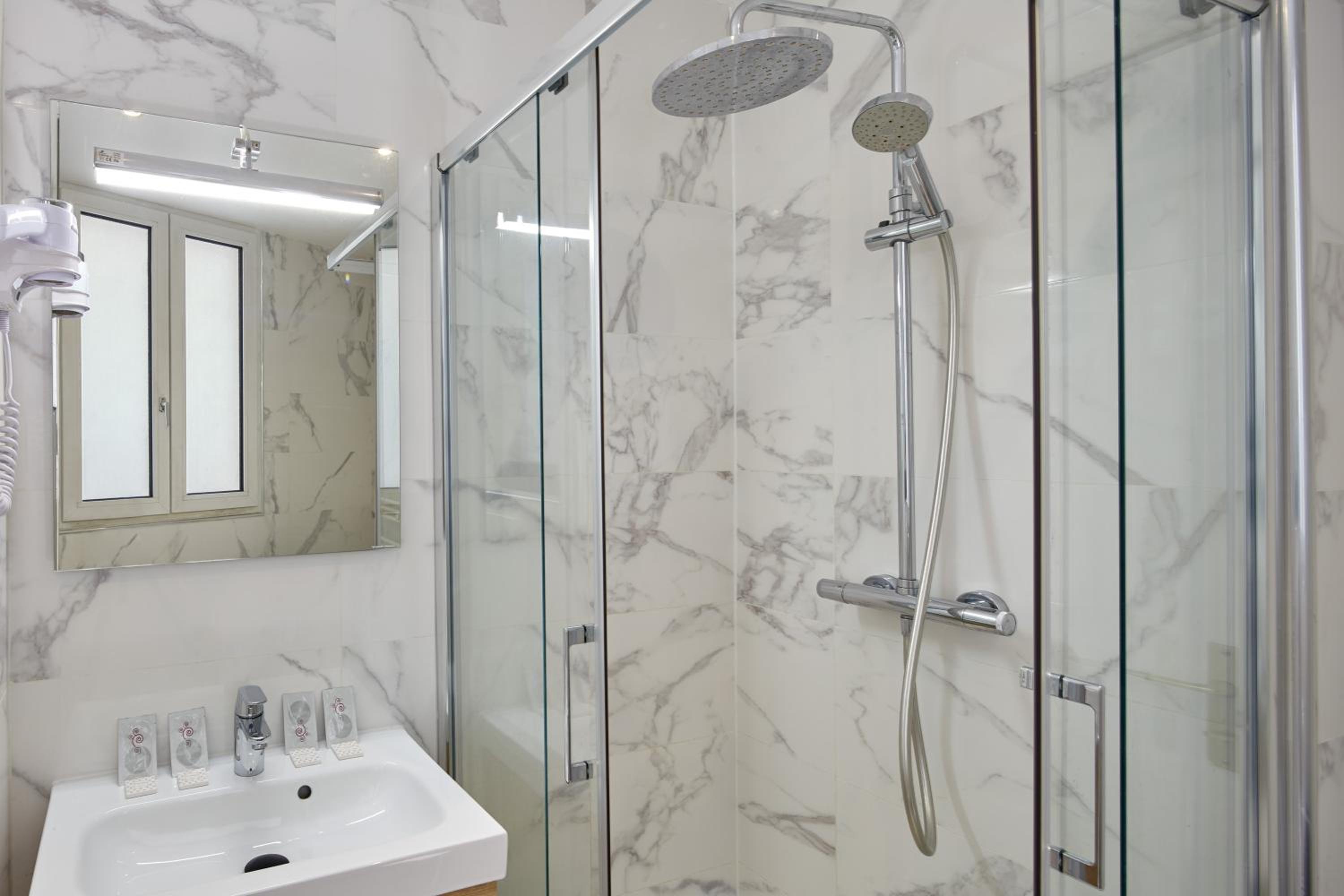  standard double Room with Shower or bath photo 2