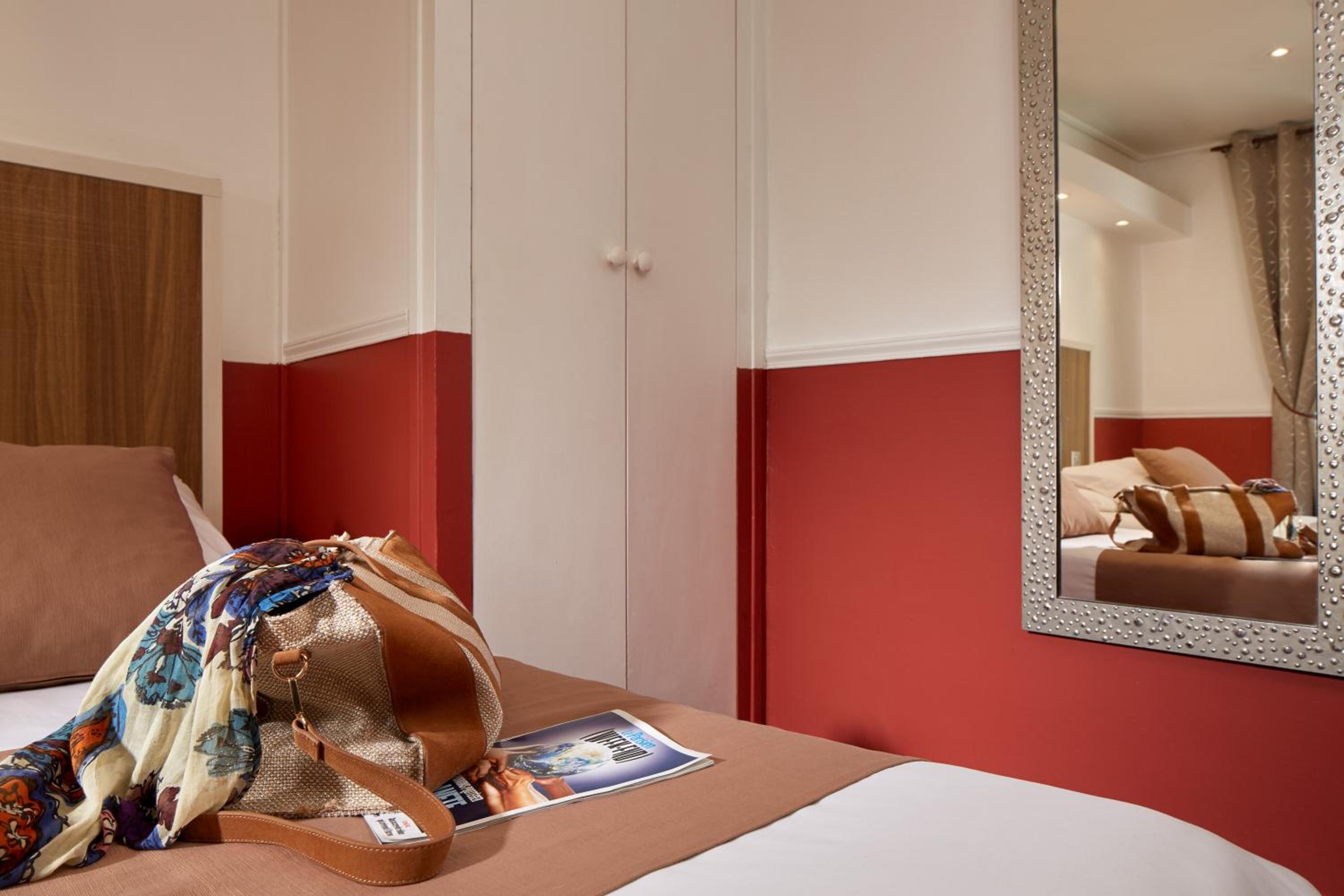 Standard Twin Room with Shower or Bath photo 1