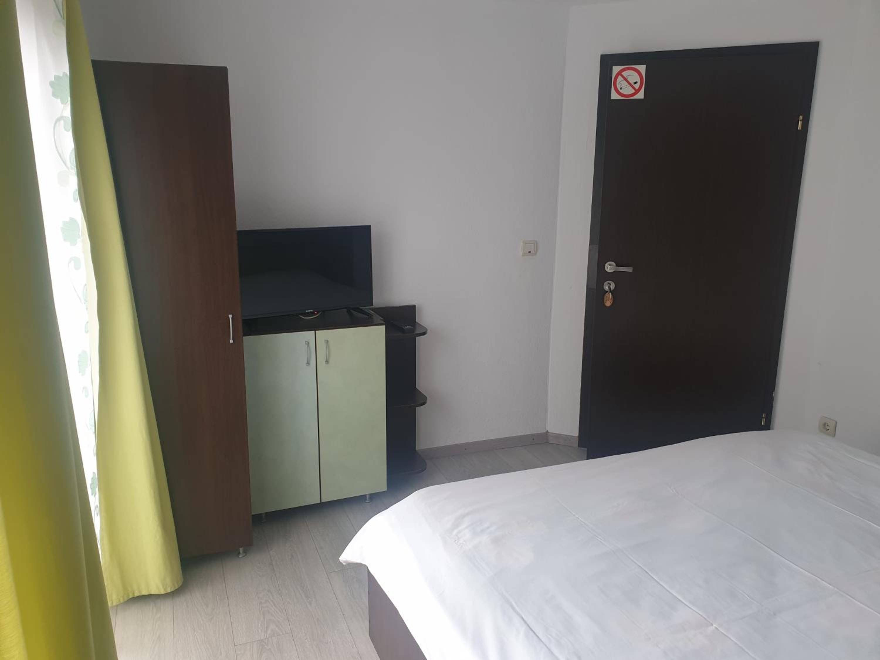 Double Room - Photo 3