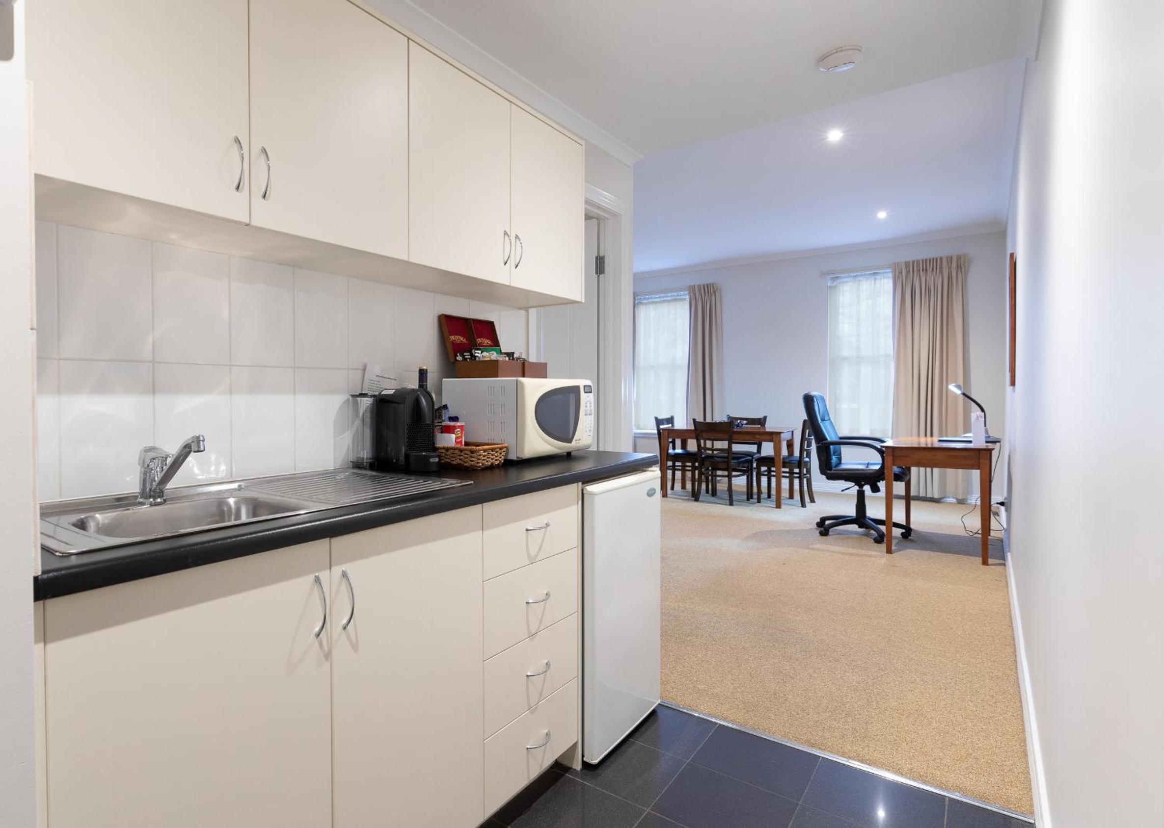 One-Bedroom Suite - Photo 5