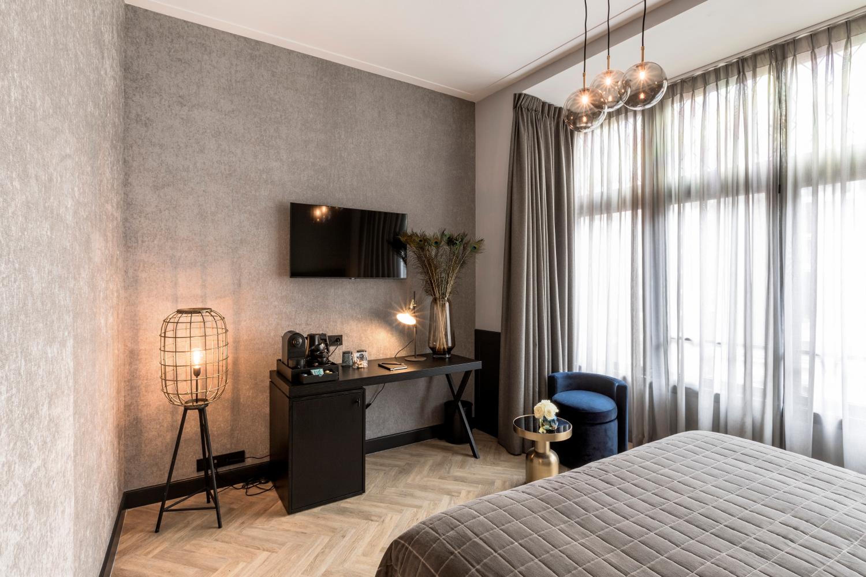 Deluxe King Room - Photo 5