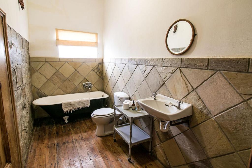 Four-Bedroom House - Photo 6